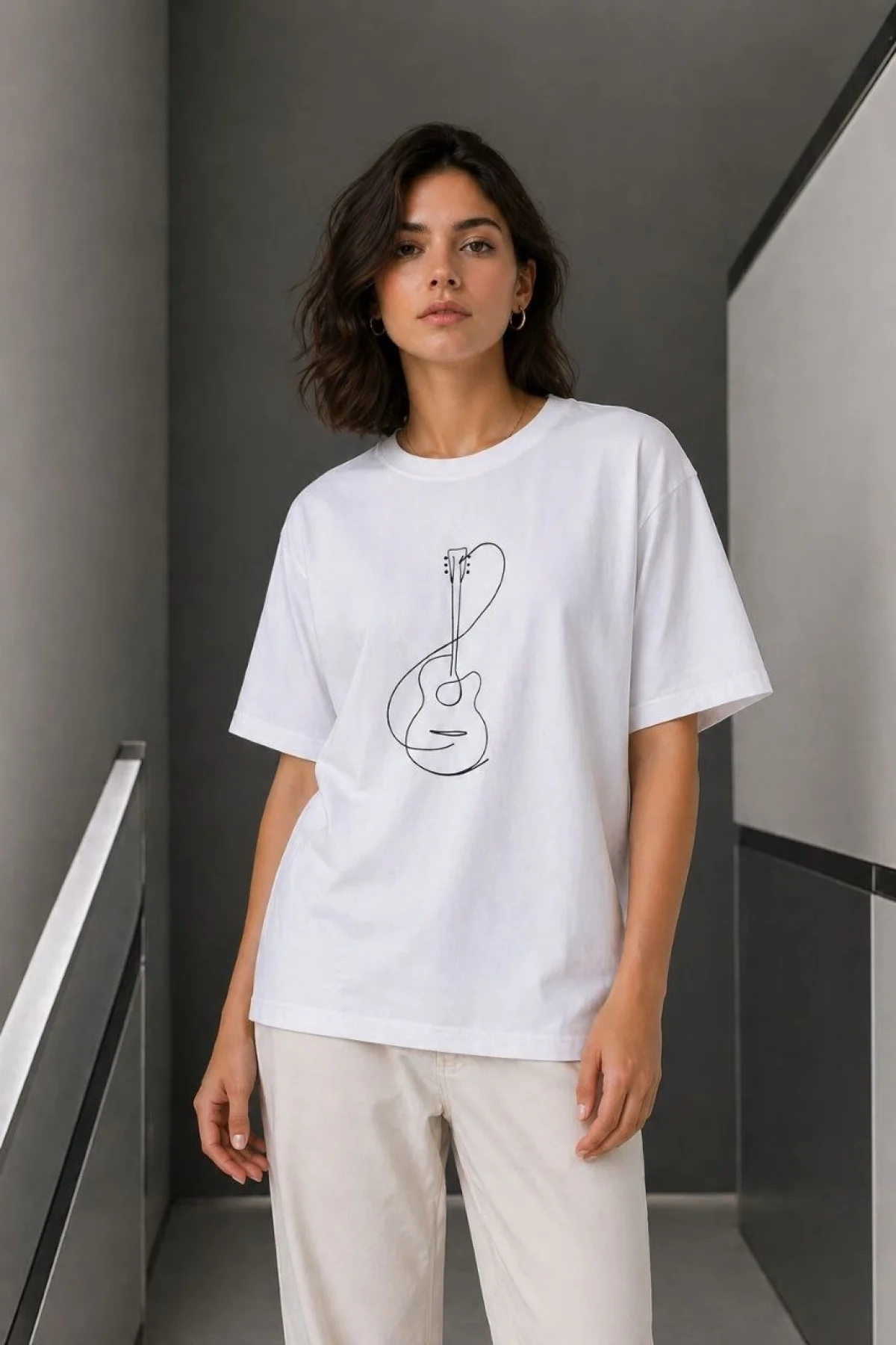Kadın Minimal Gitar Baskılı Tişört T-Shirt Yazlık Kısa Kol Bisiklet Yaka T-Shirt  - Beyaz