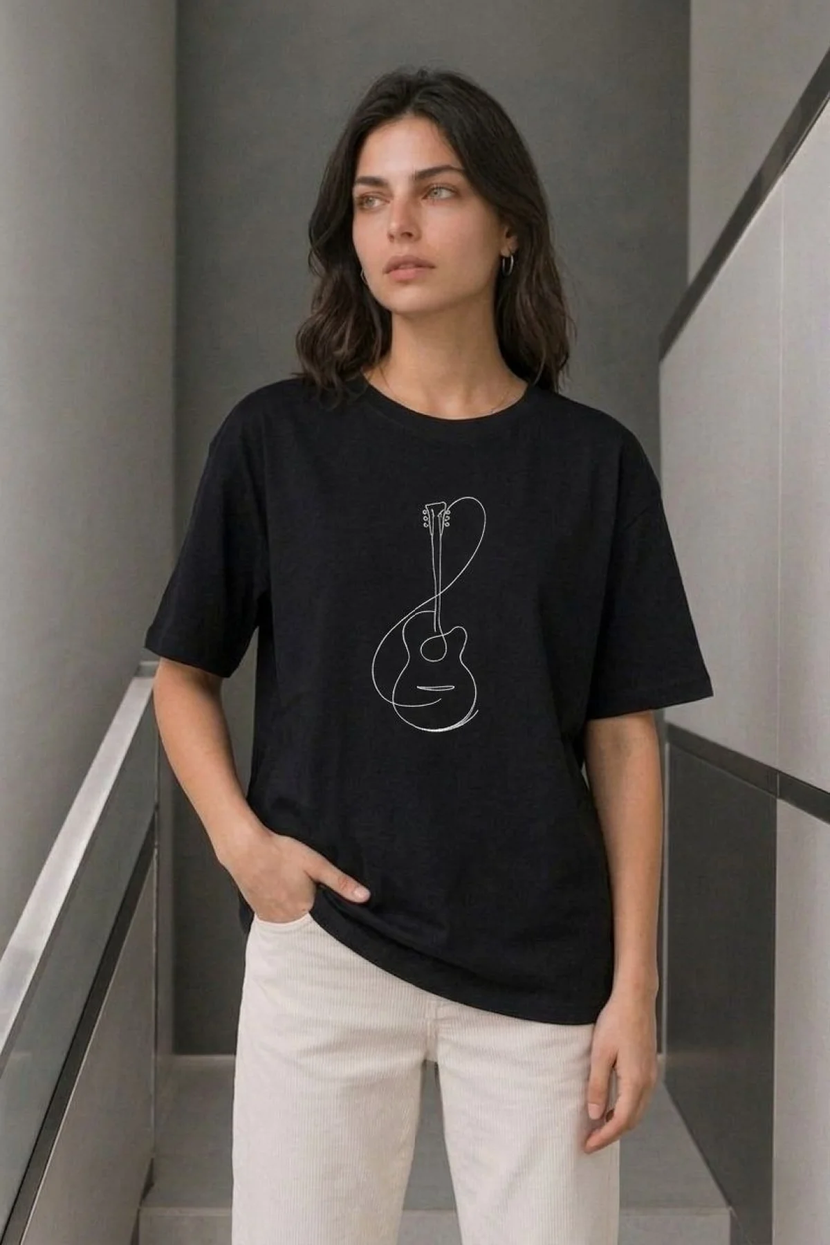 Kadın Minimal Gitar Baskılı Tişört T-Shirt Yazlık Kısa Kol Bisiklet Yaka T-Shirt - Siyah