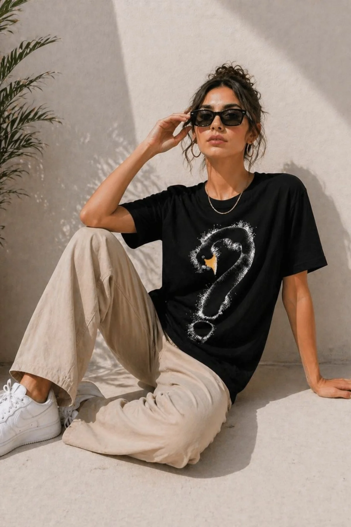 Kadın Kuğu Figürlü Soru İşareti Baskılı Tişört Kısa Kol T-Shirt - Siyah