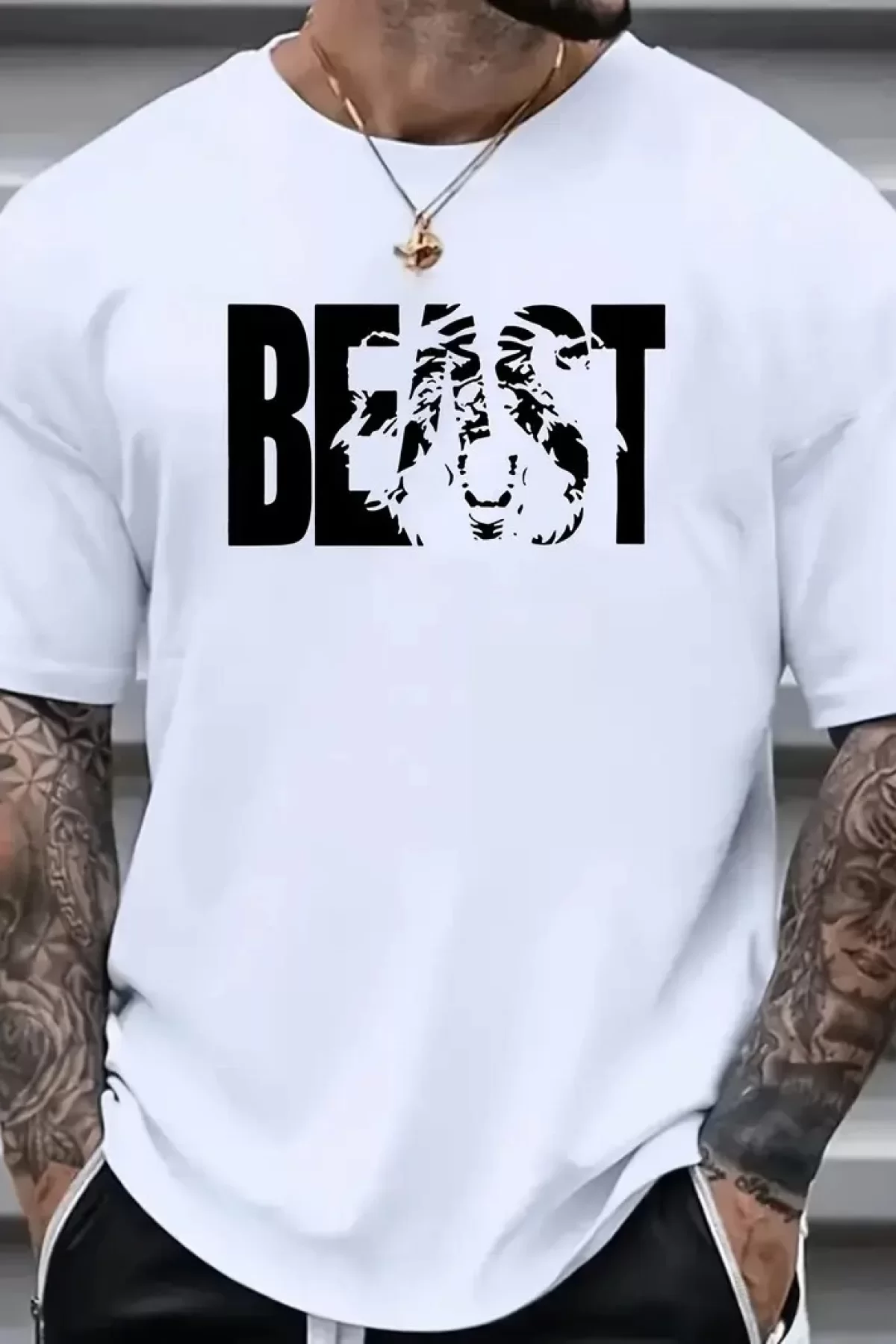 Eşsiz Baskı Tasarımlı Şık Büyük Beden Erkek Tişörtü - Rahat Polyester, Makinede Yıkanabilir, Yuvarlak Yaka - Her Mevsim İçin Mükemmel - Beyaz