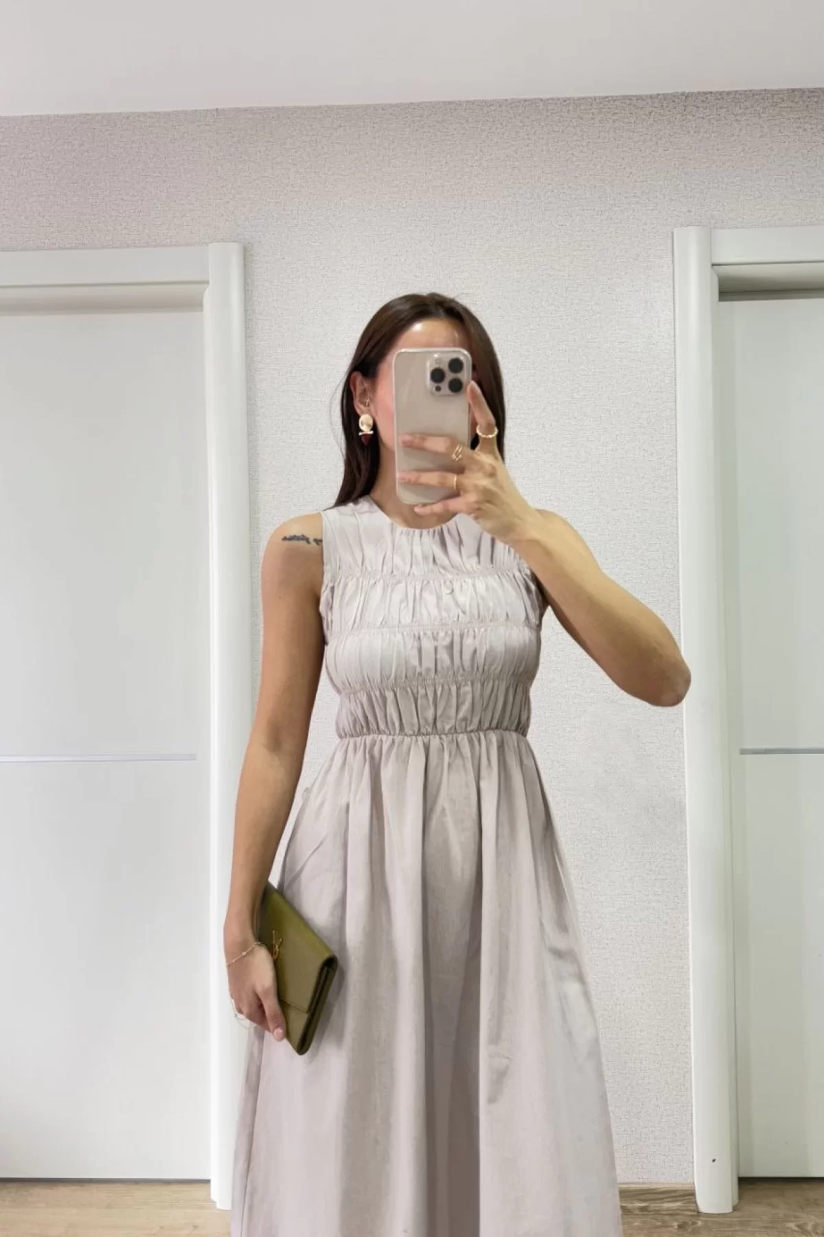 Kolsuz Göğüs Lastıklı %100 Poplin Uzun Elbise - Gri