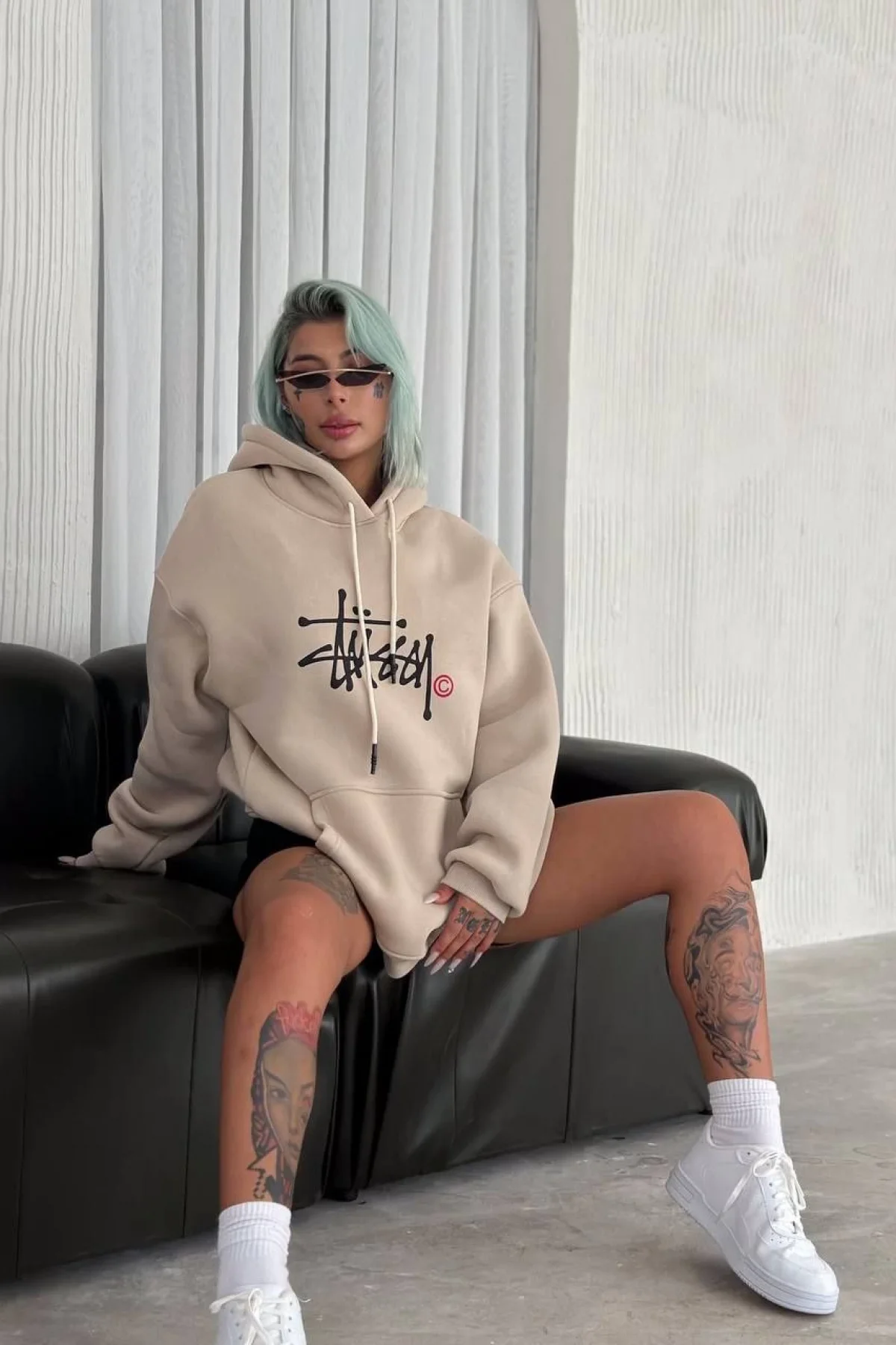 Kadın Oversize Kapüşonlu Cepli Baskılı 3 İplik Pamuklu Hoodie Sweatshirt - Bej