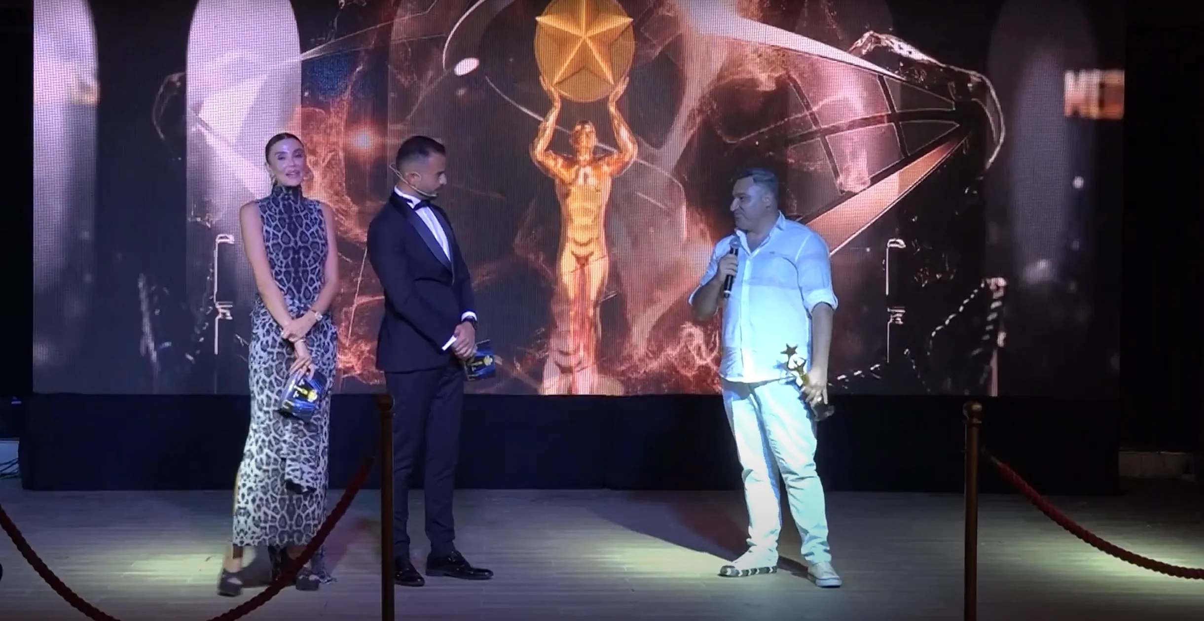 TARZYERİ OLARAK YILIN EN İYİ GİYİM ÇIKIŞ YAPAN ÖDÜLÜNÜ ALDIK