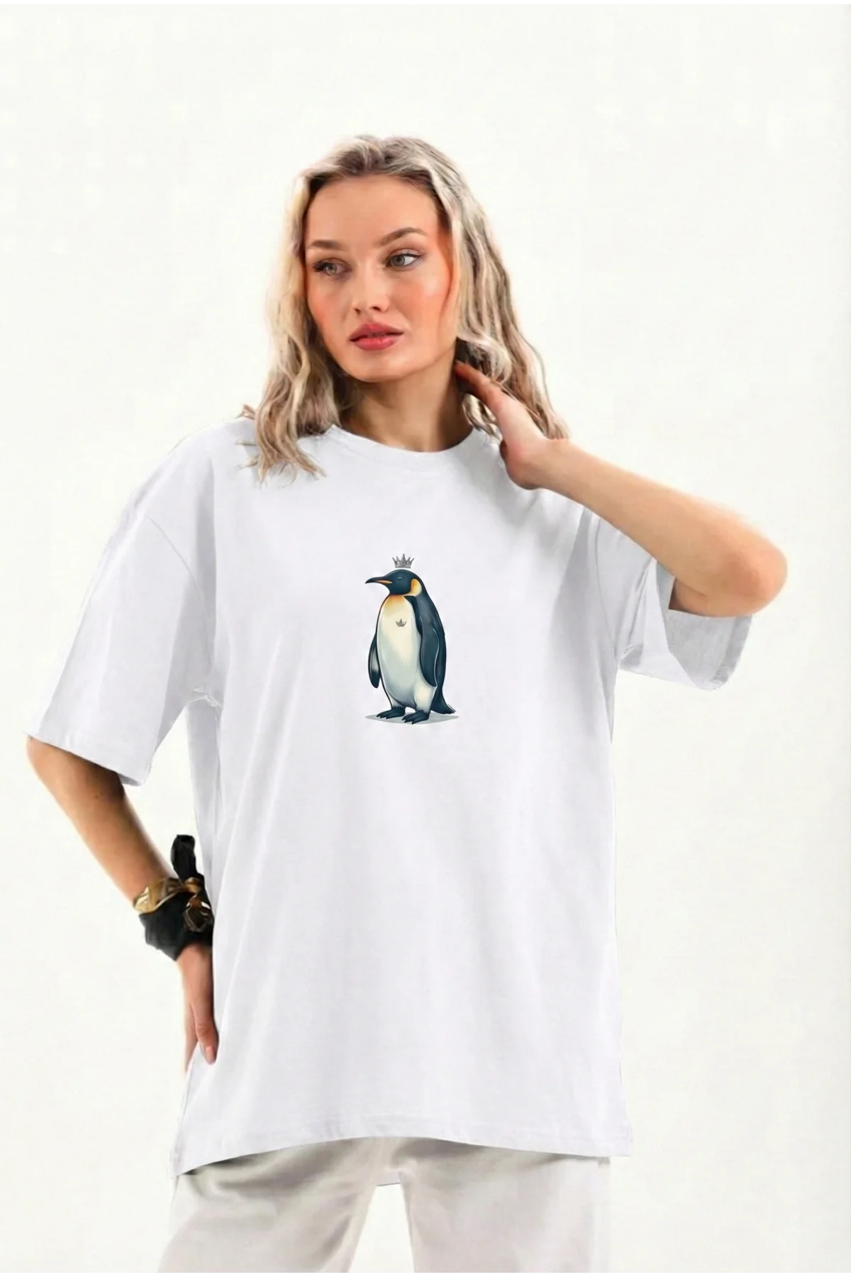 Kadın Oversize Tişört - Sırt Baskılı Survivor Penguin Temalı Felsefi Yazılı - Beyaz