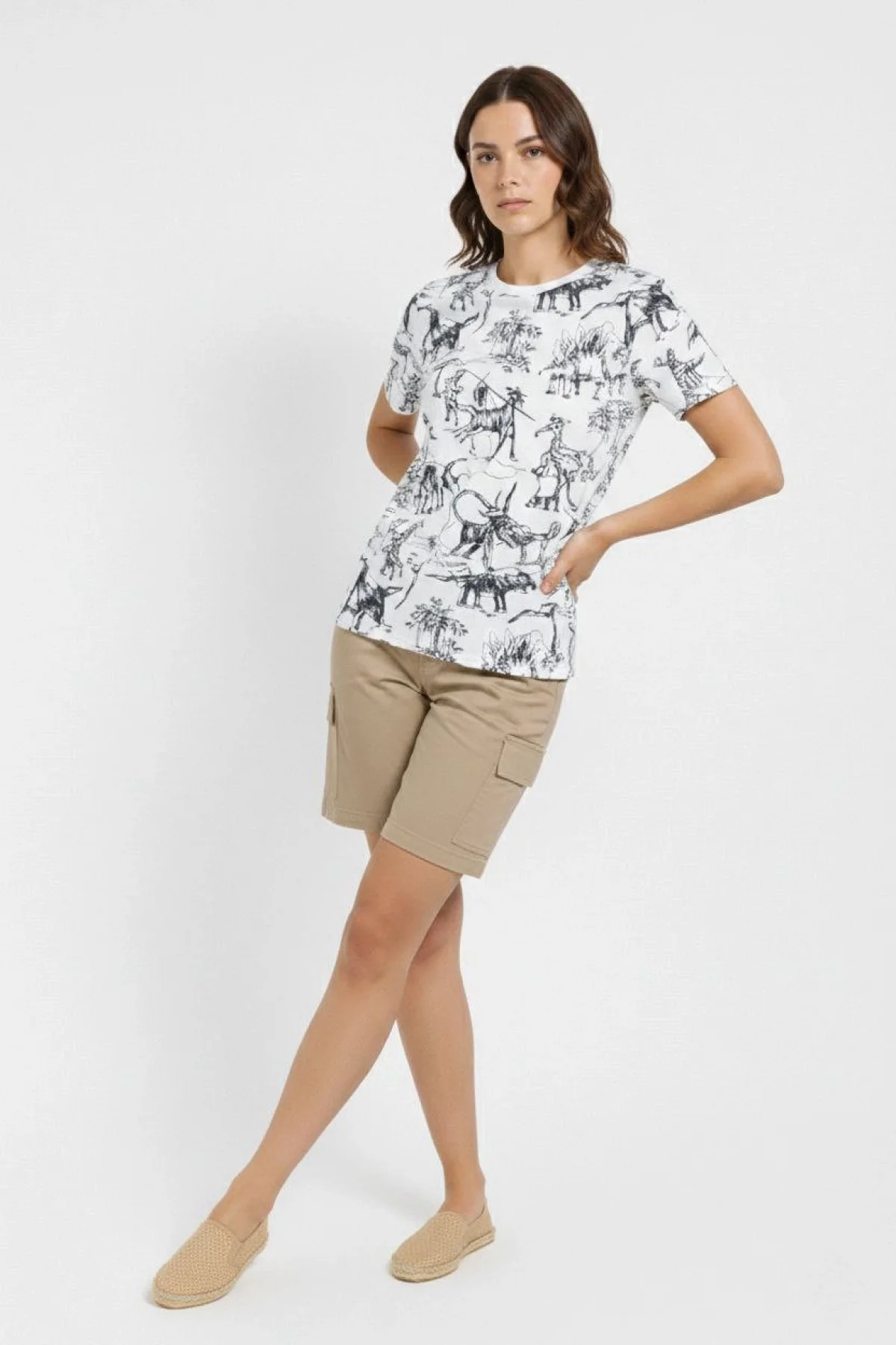 Kadın Beyaz Dinozor Desenli Tişört Regular Kalıp Bisiklet Yaka Dijital Baskılı - Beyaz