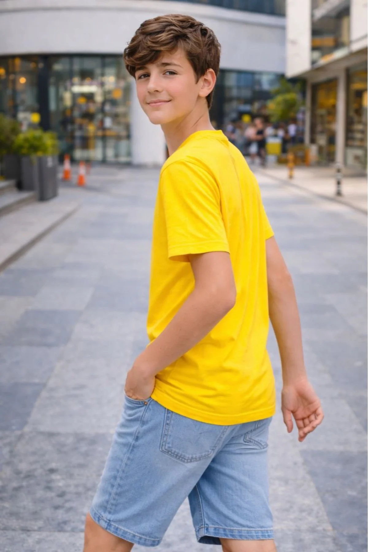 Genç Erkek Çocuk V Yaka Tişört Model - Sarı