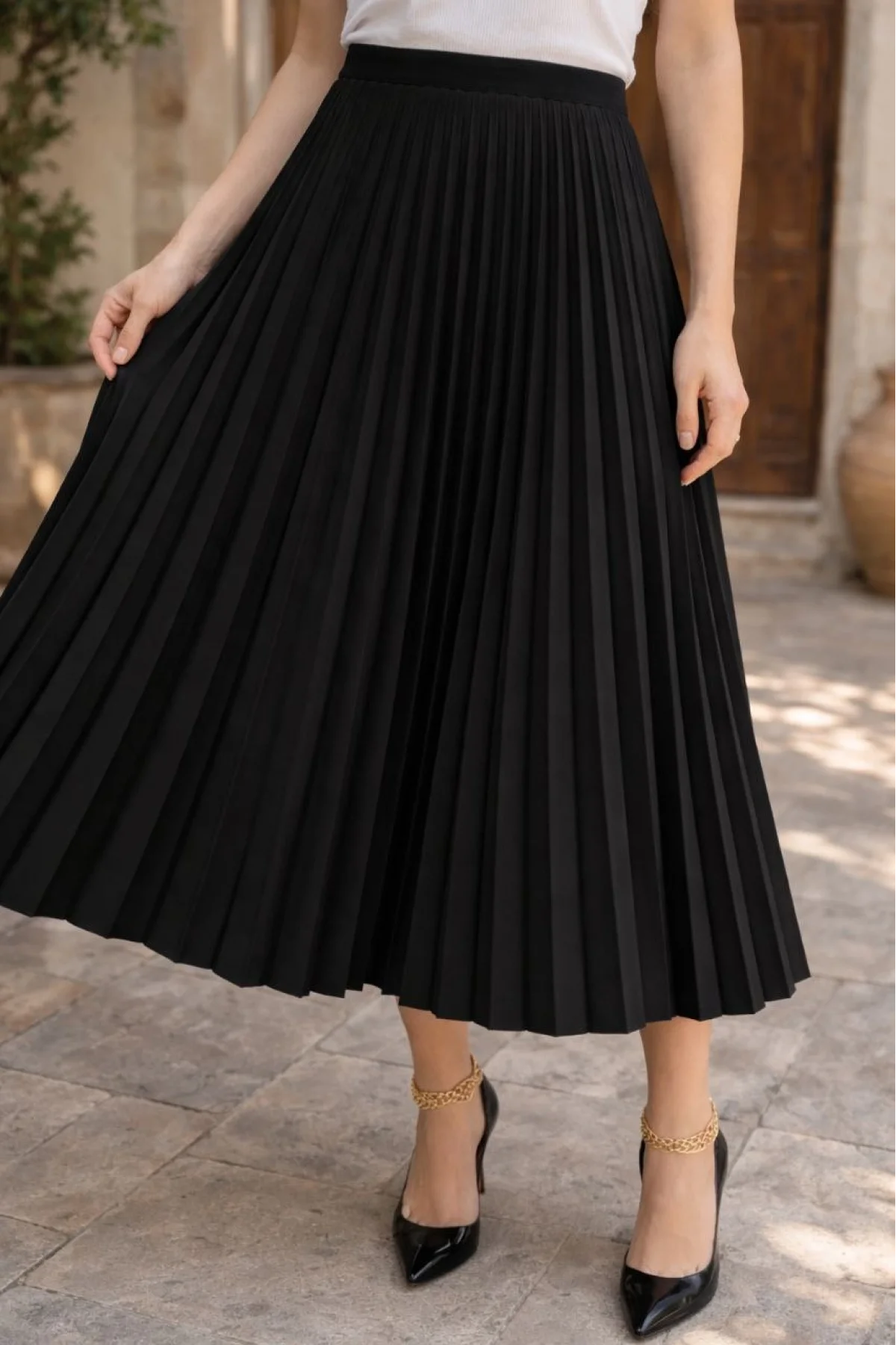 Kadın 90 Cm Saten Kumaş Pliseli Midi Etek Şık ve Zarif Tasarım - Siyah