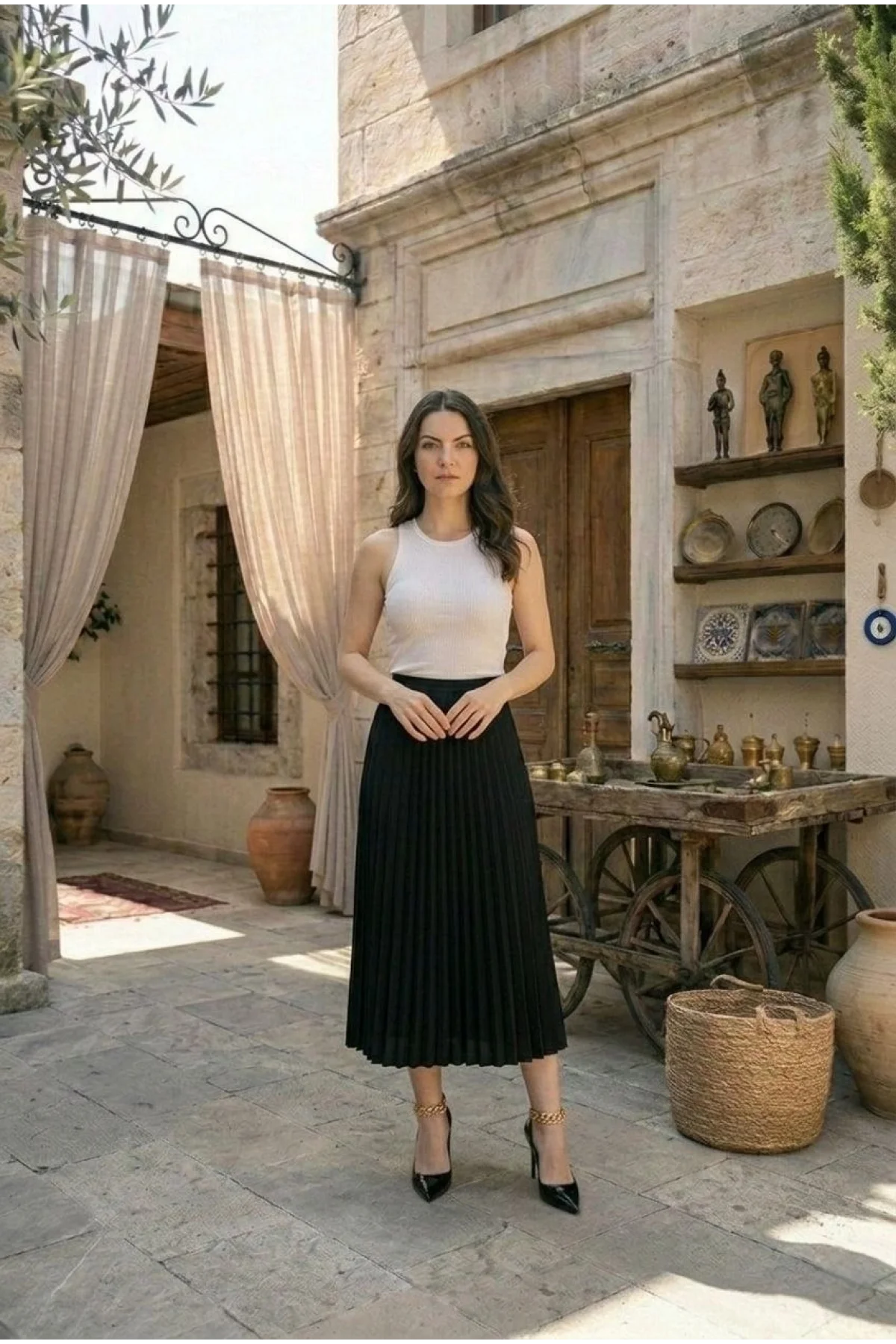 Kadın 90 Cm Saten Kumaş Pliseli Midi Etek Şık ve Zarif Tasarım - Siyah