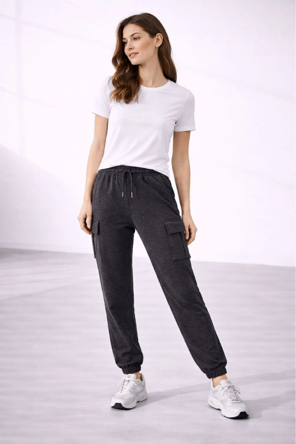 Kadın Jogger Eşofman Altı Rahat Kalıp, Kargo Cepli, Lastikli Paça, Günlük Spor Pantolon - Füme