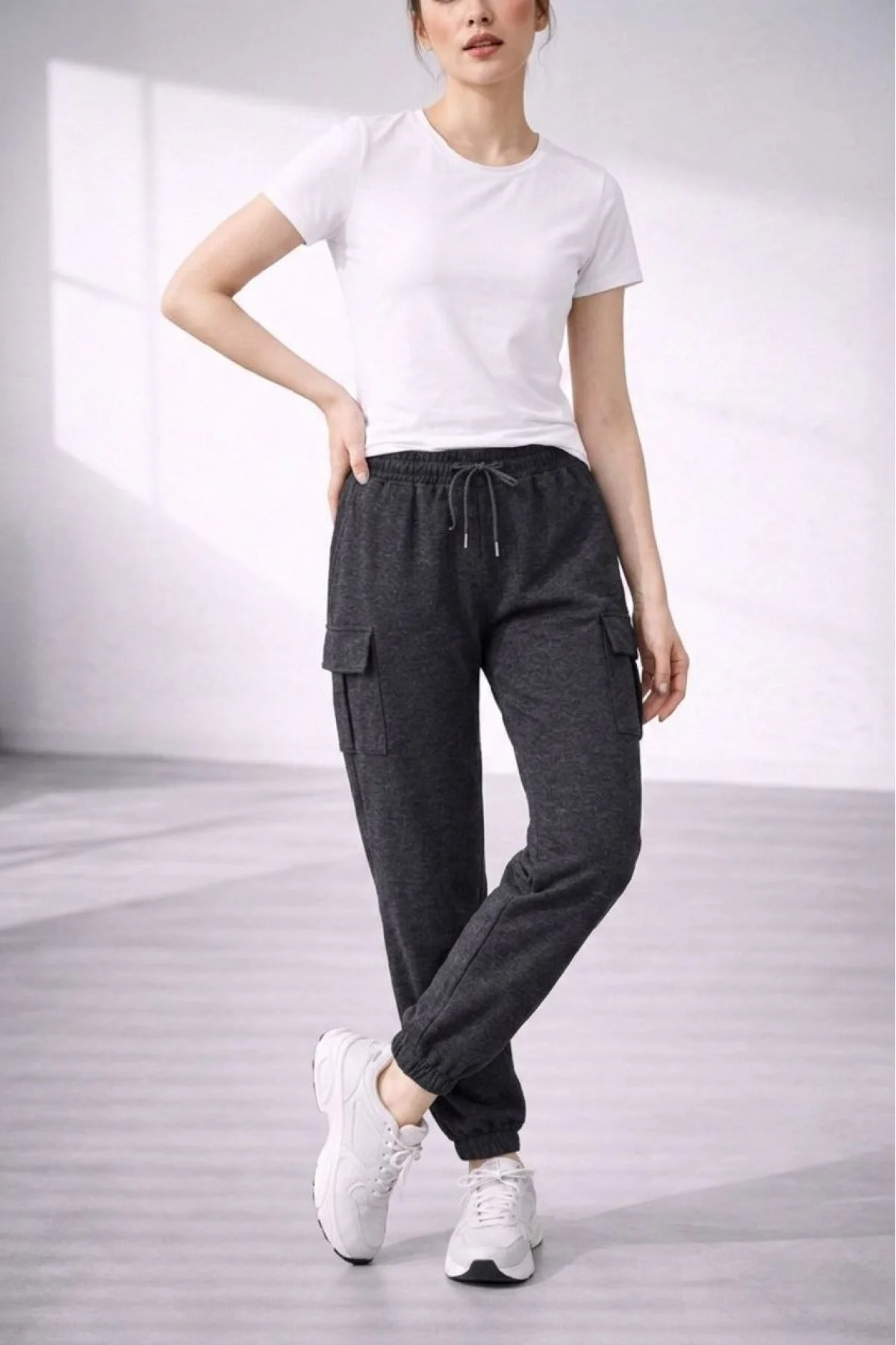 Kadın Jogger Eşofman Altı Rahat Kalıp, Kargo Cepli, Lastikli Paça, Günlük Spor Pantolon - Füme