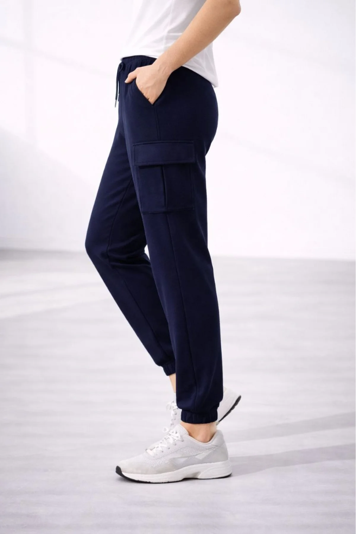 Kadın Jogger Eşofman Altı Rahat Kalıp, Kargo Cepli, Lastikli Paça, Günlük Spor Pantolon - Lacivert