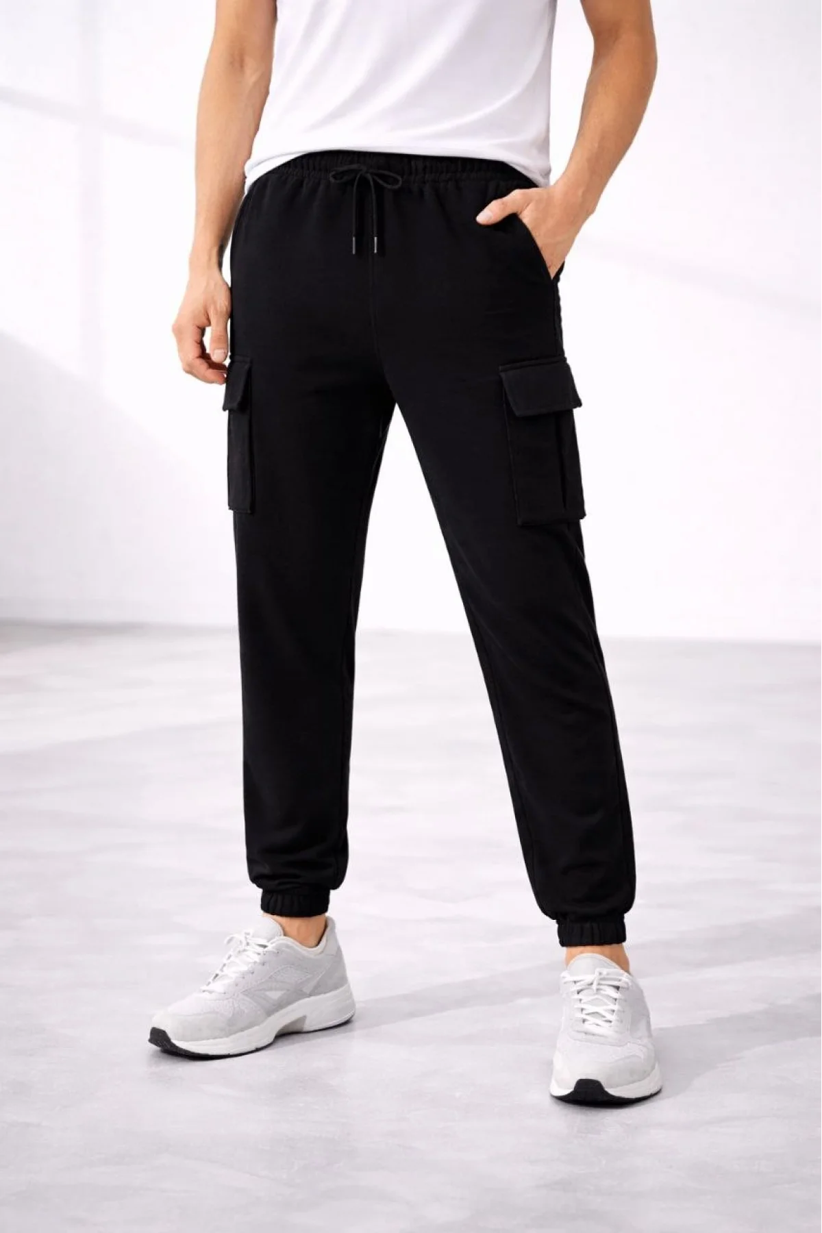 Erkek Jogger Eşofman Altı Regular Fit , Kargo Cepli, Lastikli Paça, Günlük Spor Pantolon - Siyah