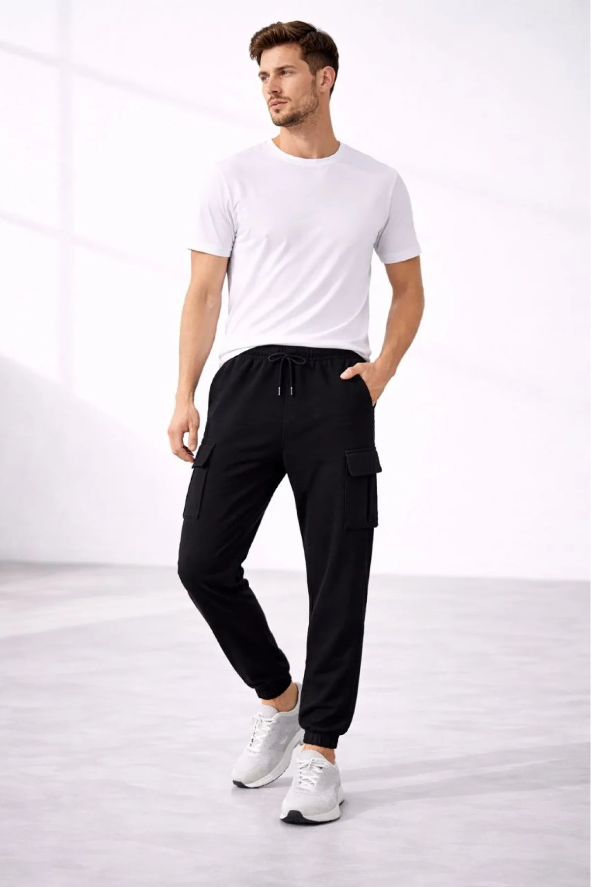 Erkek Jogger Eşofman Altı Regular Fit , Kargo Cepli, Lastikli Paça, Günlük Spor Pantolon - Siyah