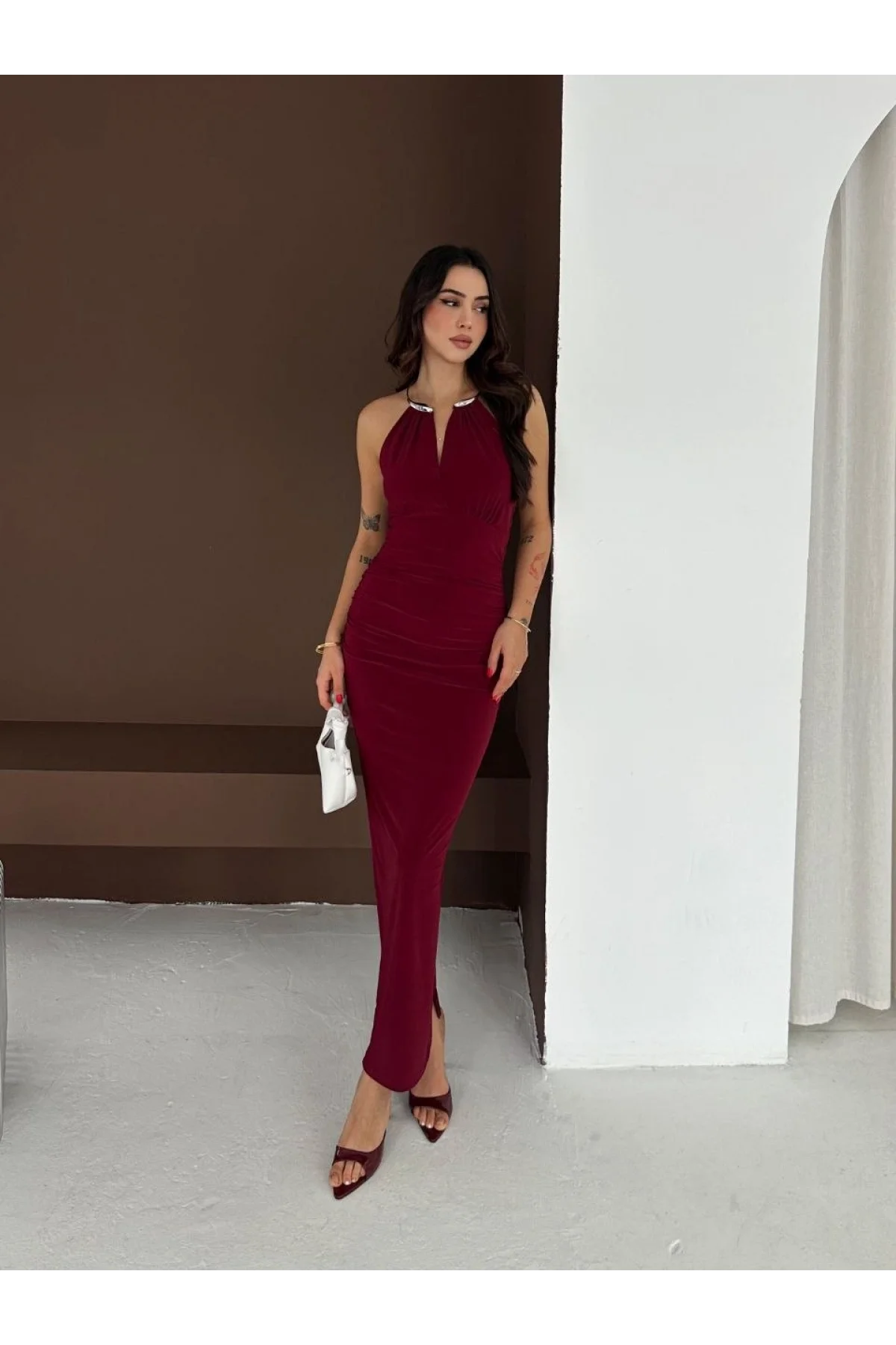 Kadın Uzun Abiye Elbise Yırtmaçlı Sırt Dekolteli Şık Gece Elbisesi - Bordo