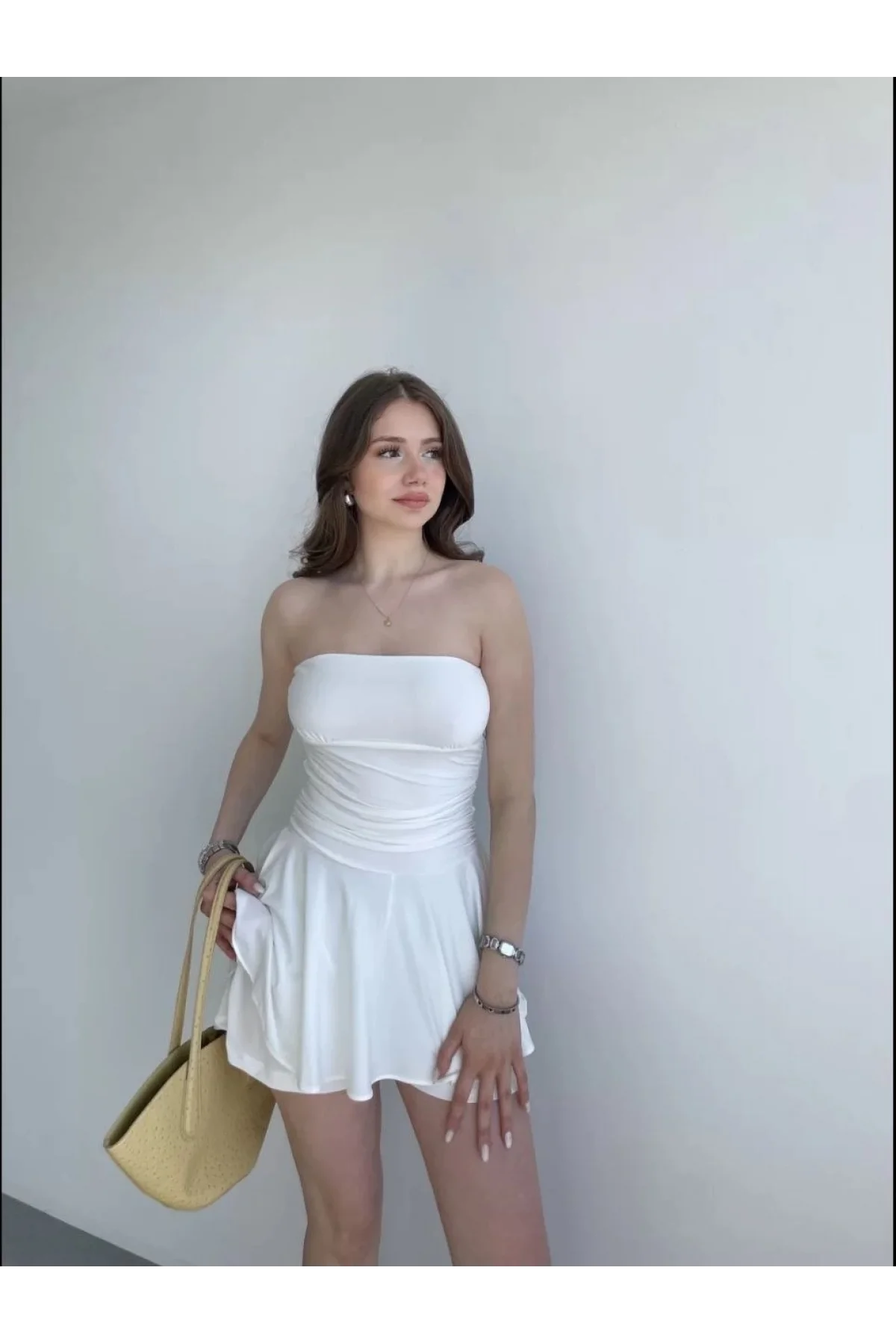 Kadın Straplez Mini Etek Görünümlü Şortlu Elbise Büzgülü Şık Yazlık - Beyaz