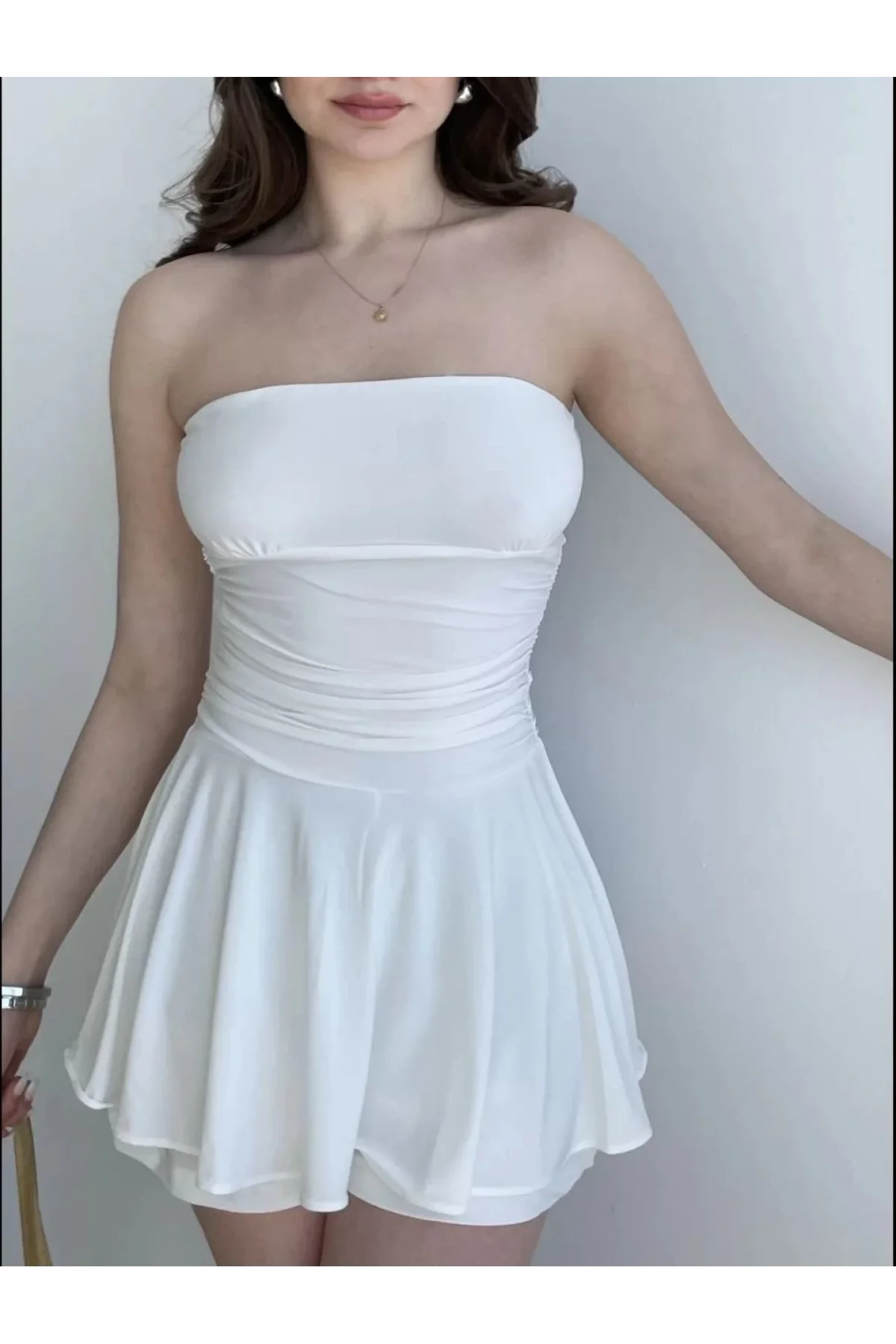 Kadın Straplez Mini Etek Görünümlü Şortlu Elbise Büzgülü Şık Yazlık - Beyaz