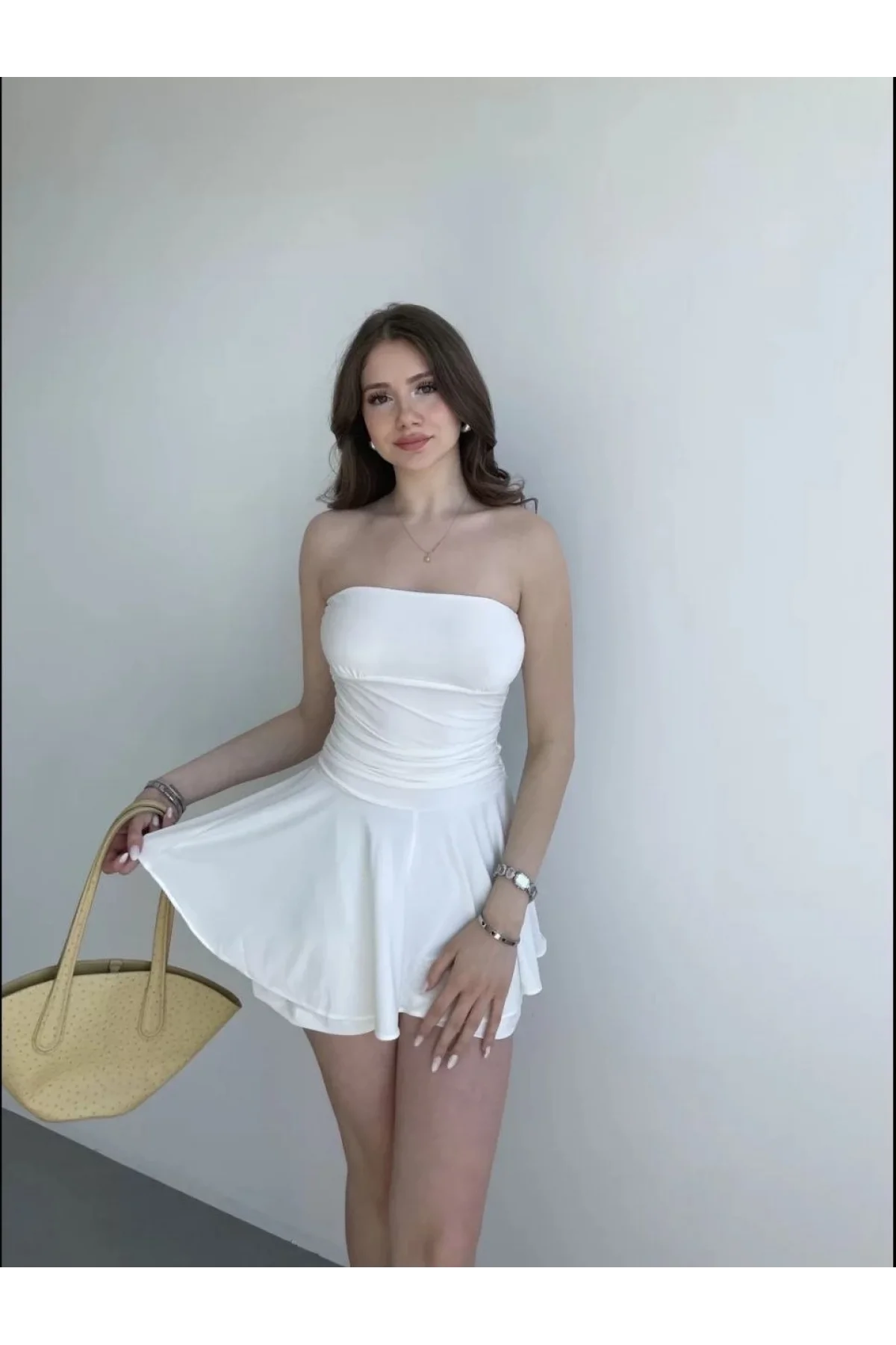 Kadın Straplez Mini Etek Görünümlü Şortlu Elbise Büzgülü Şık Yazlık - Beyaz