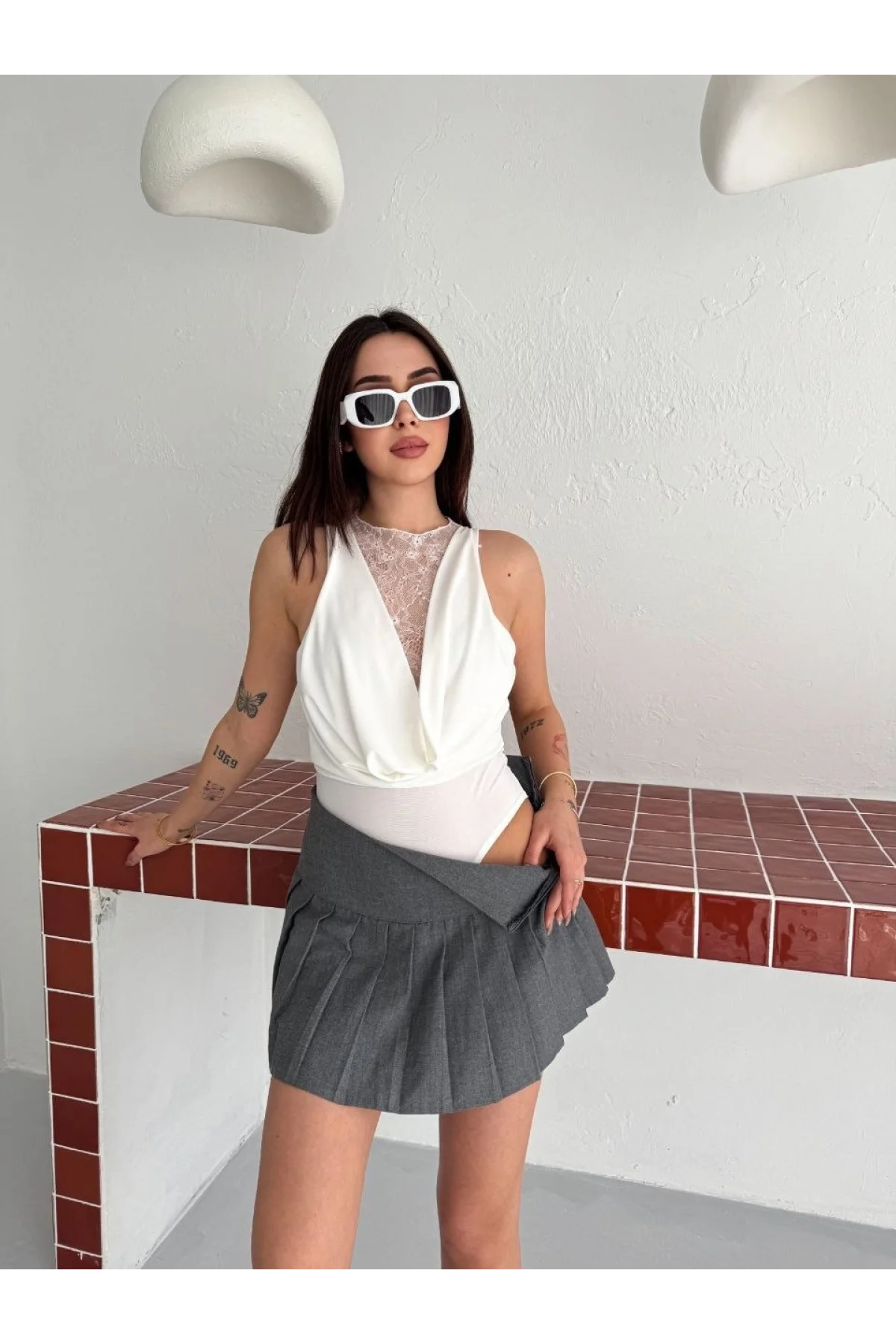 Kadın Dantel Detaylı Derin Dekolte Body Şık Kolsuz Yazlık Bodysuit - Beyaz