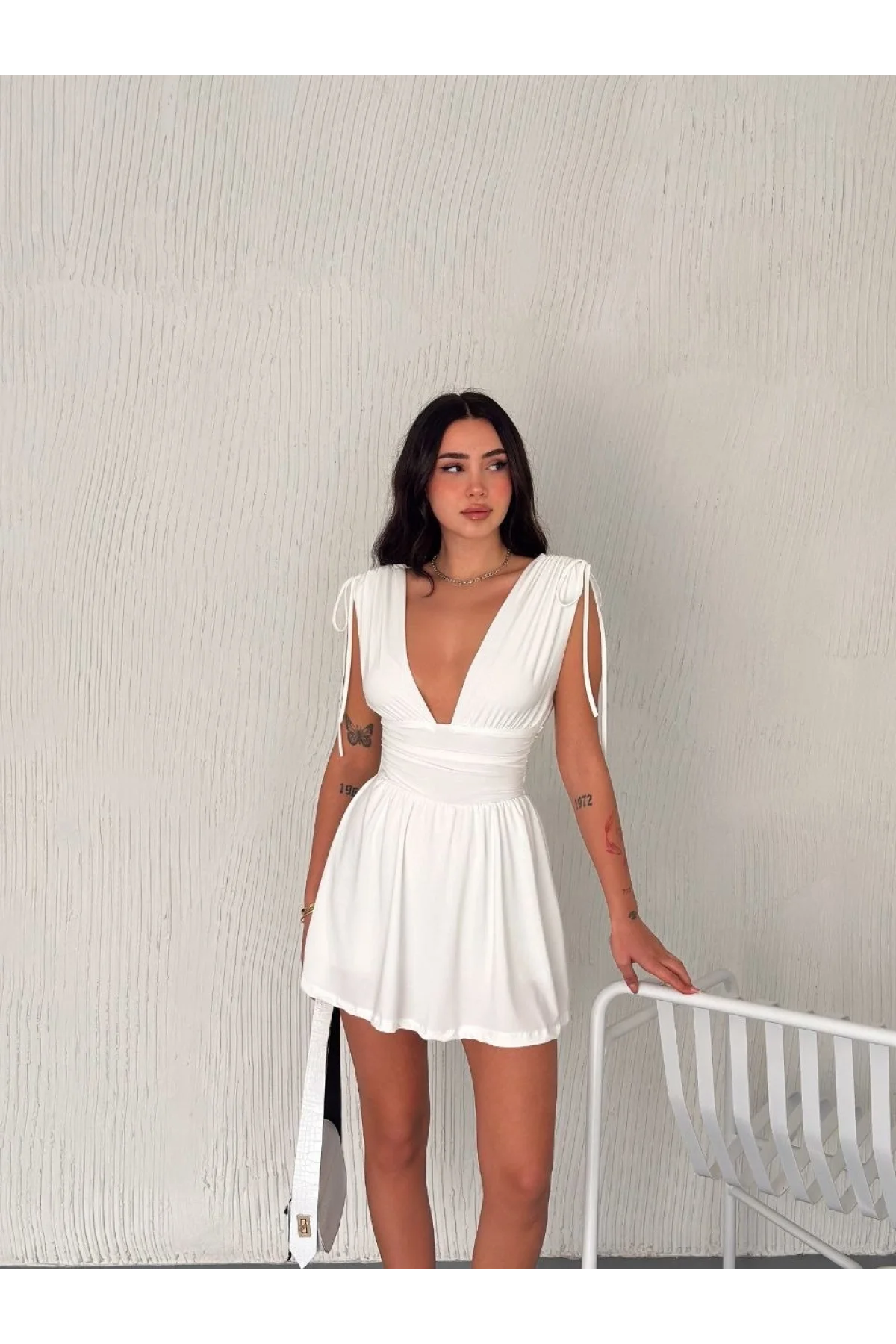 Kadın Derin V Yaka Etek Görünümlü Şortlu Elbise Drapeli Mini Yazlık - Beyaz