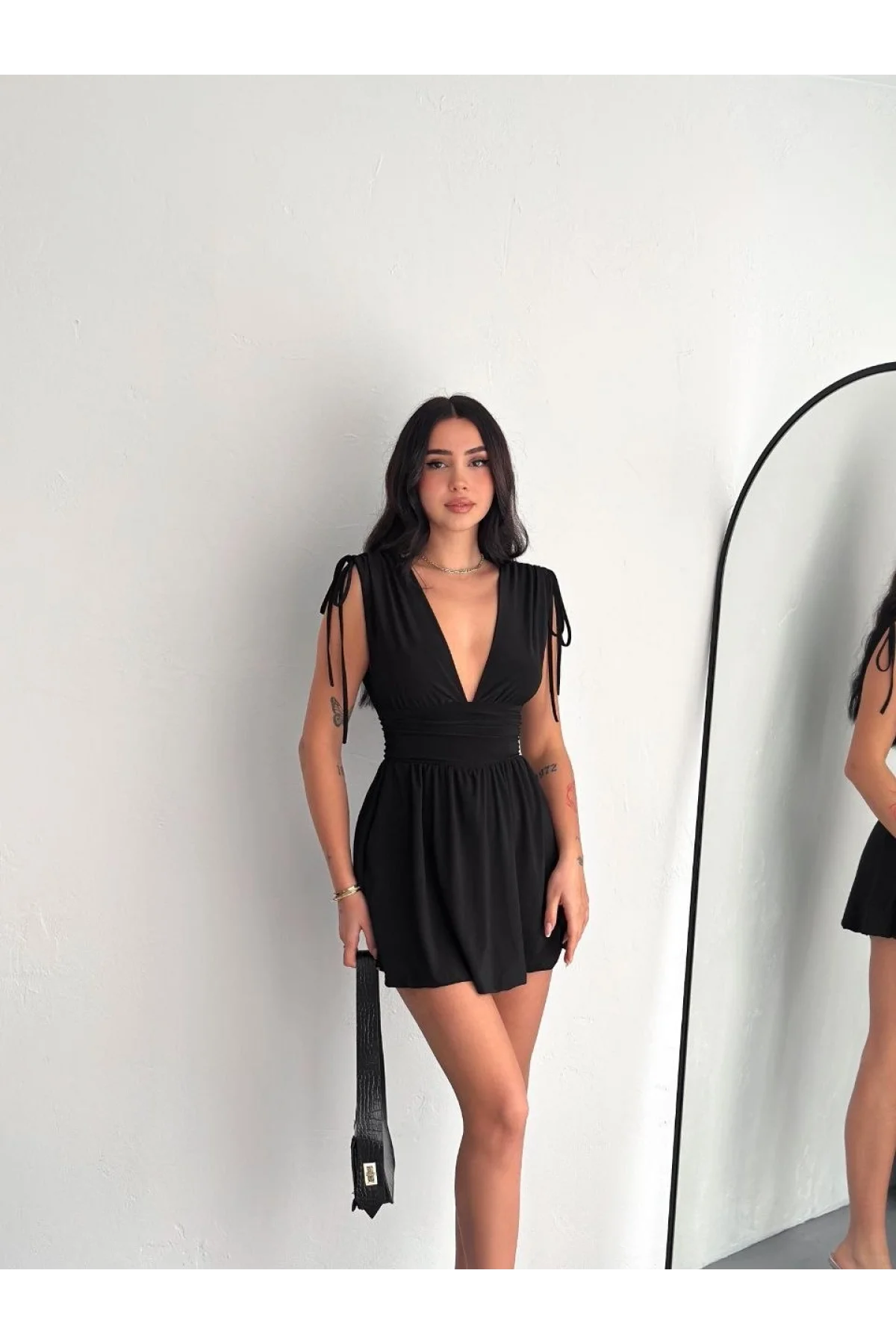 Kadın Derin V Yaka Etek Görünümlü Şortlu Elbise Drapeli Mini Yazlık - Siyah