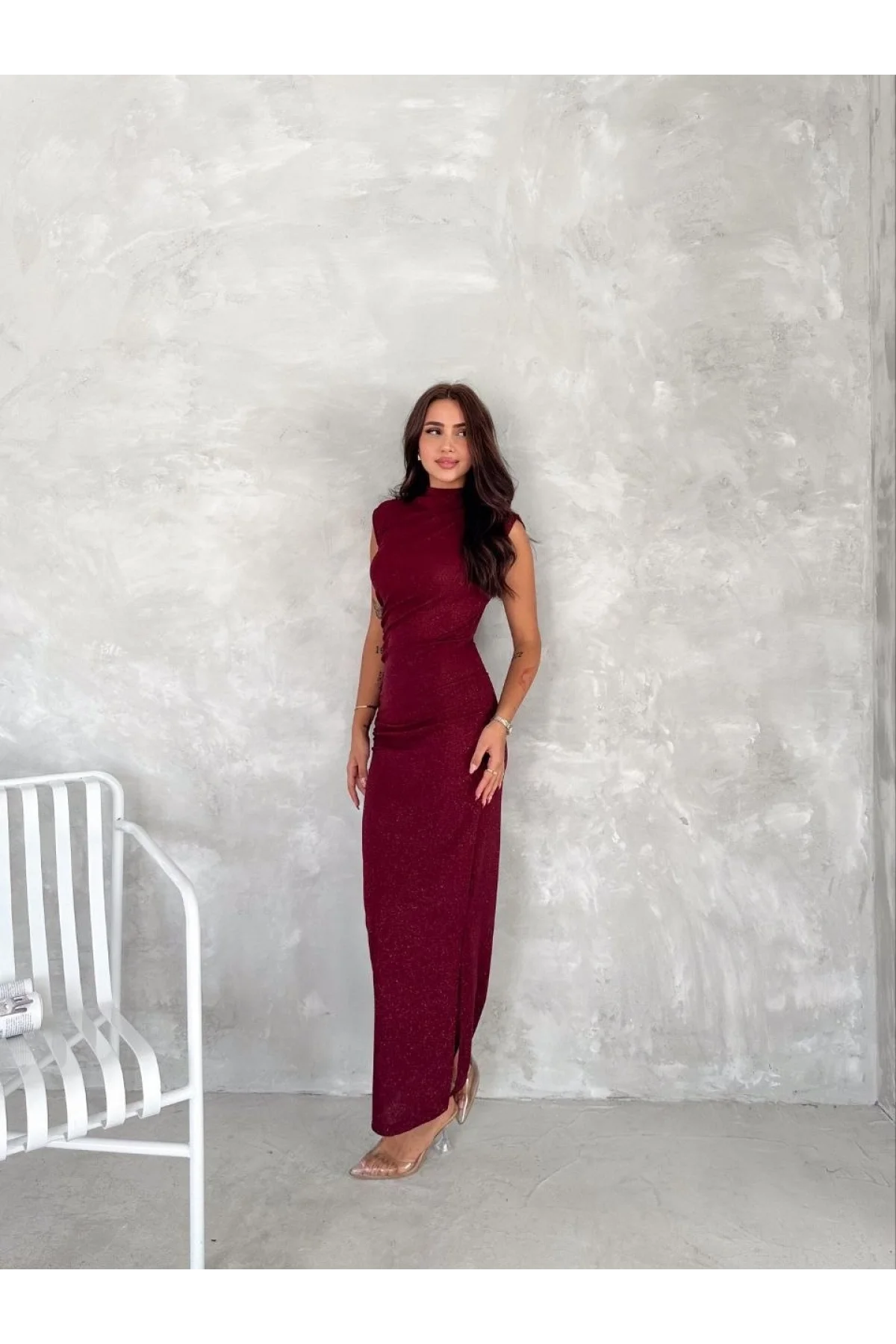 Kadın Likralı Simli Kumaş Yandan Yırtmaçlı Uzun Elbise Şık Kolsuz Abiye - Bordo