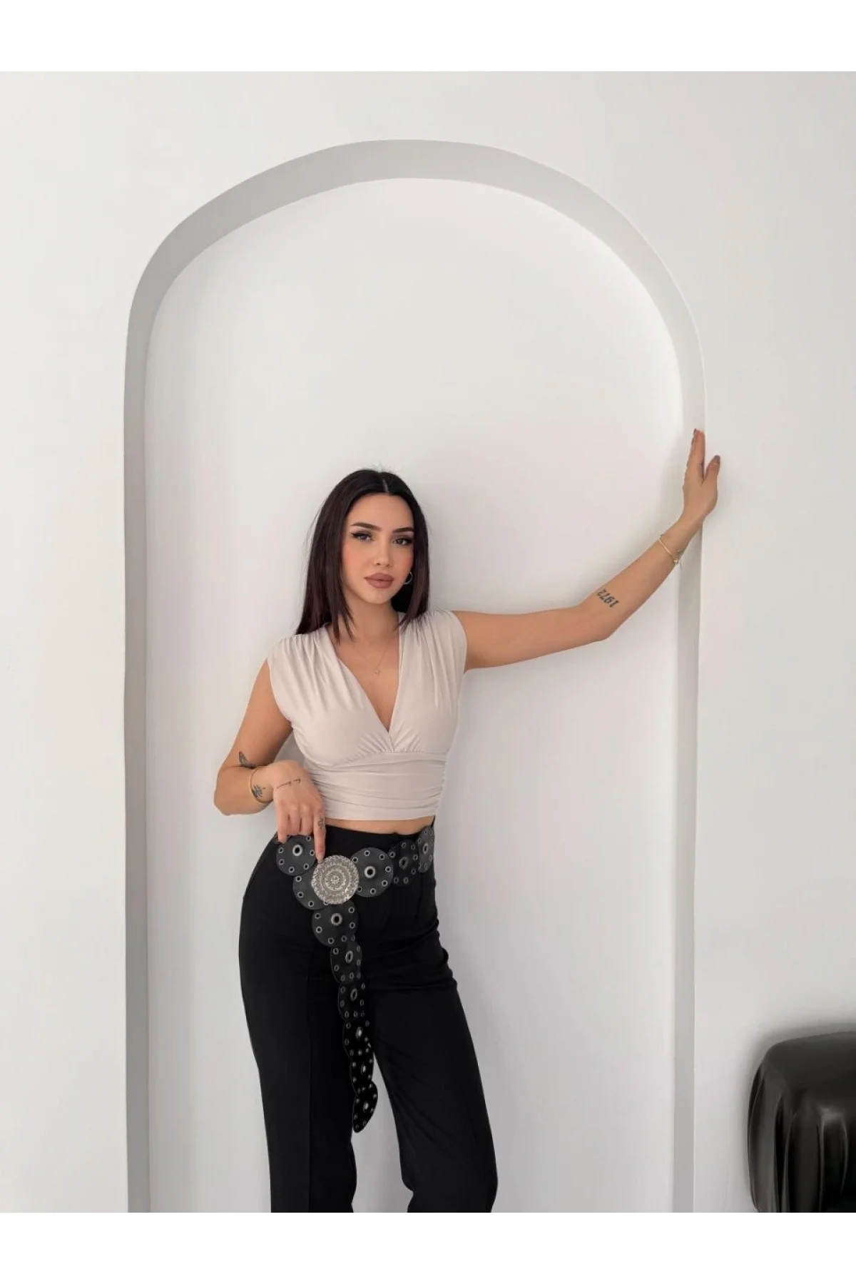 Kadın Vatkalı Kolsuz V Yaka Drapeli Crop Bluz Likralı Fit - Boyalı Gri