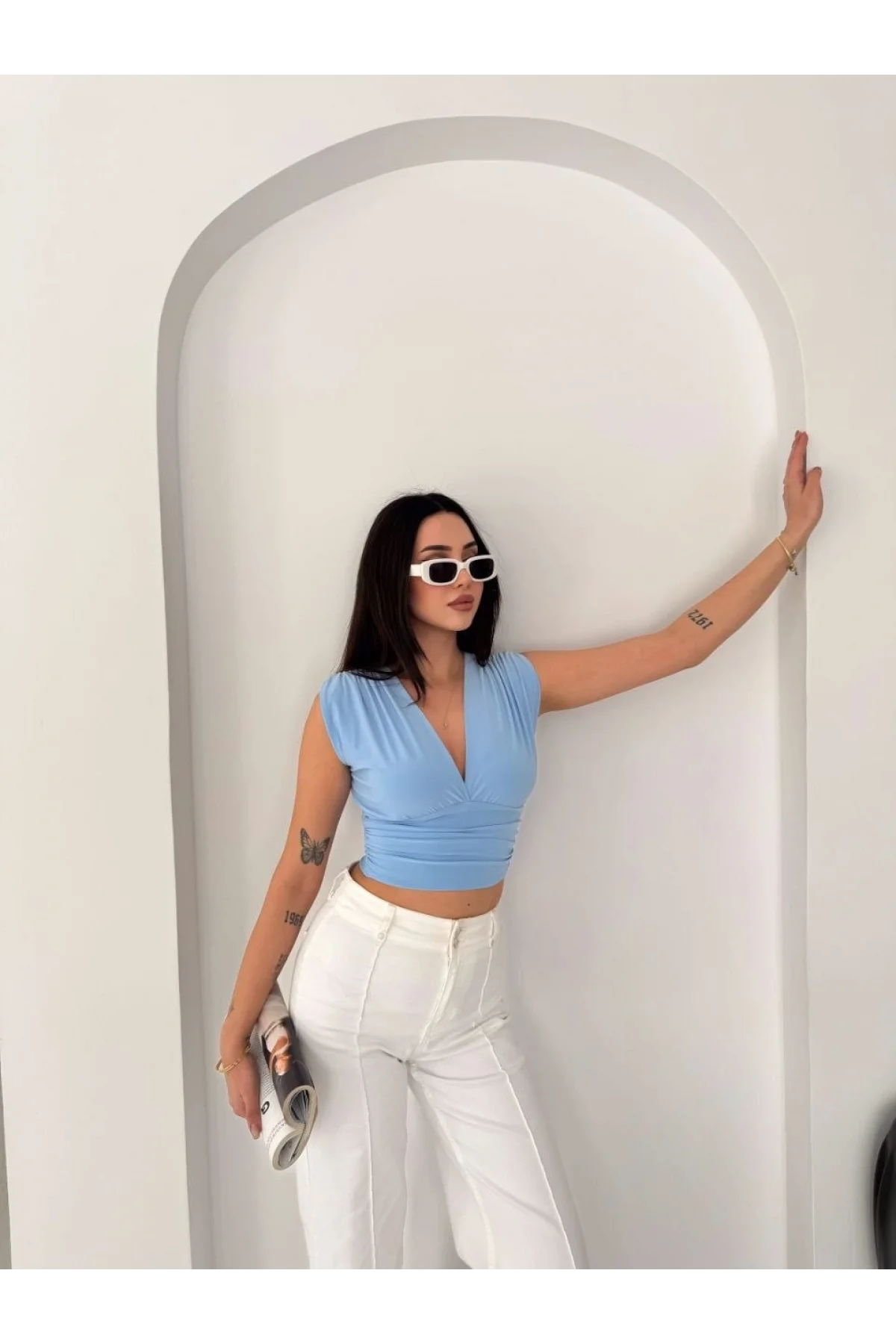 Kadın Vatkalı Kolsuz V Yaka Drapeli Crop Bluz Likralı Fit - Bebek Mavisi