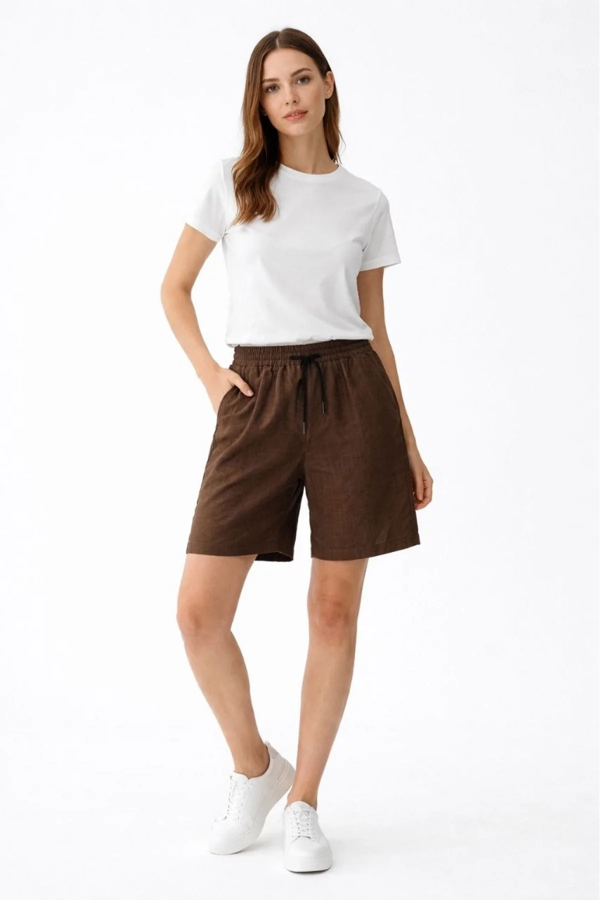Kadın Keten Kumaş Cepli Rahat Kesim Bel Lastikli Şort - Kahverengi