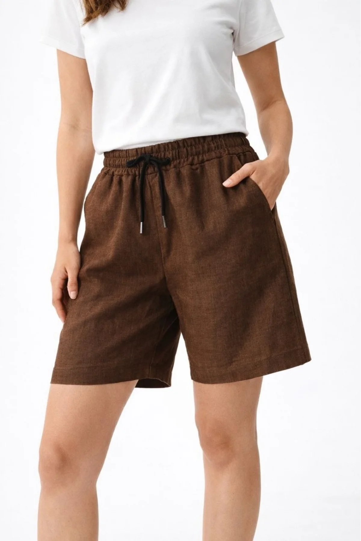 Kadın Keten Kumaş Cepli Rahat Kesim Bel Lastikli Şort - Kahverengi