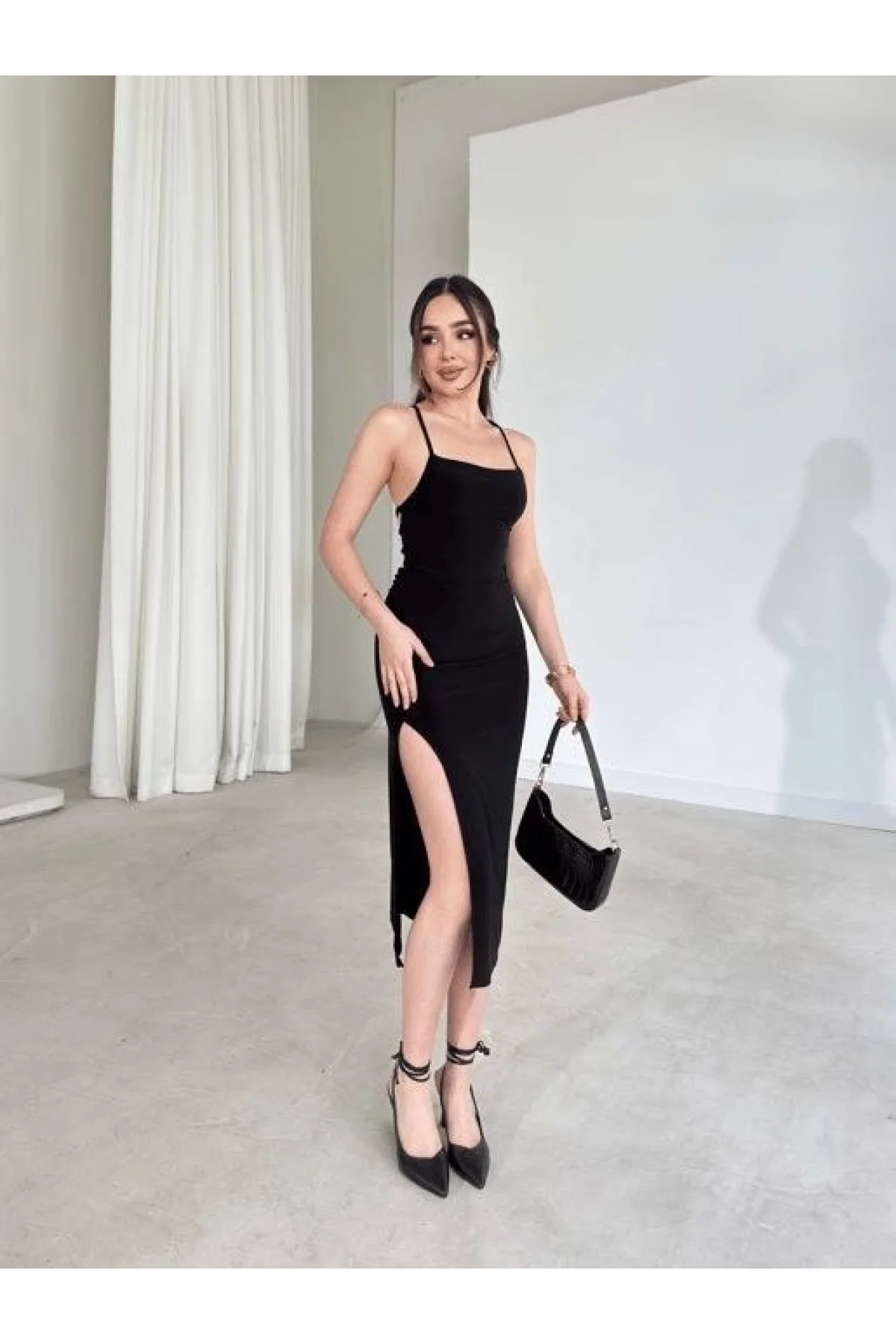 Kadın İp Askılı Sırt Dekolteli Bağlama Detaylı Yırtmaçlı Midi Elbise - Siyah