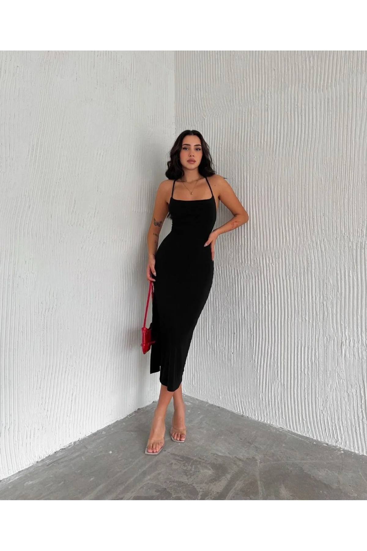 Kadın İp Askılı Sırt Dekolteli Bağlama Detaylı Yırtmaçlı Midi Elbise - Siyah