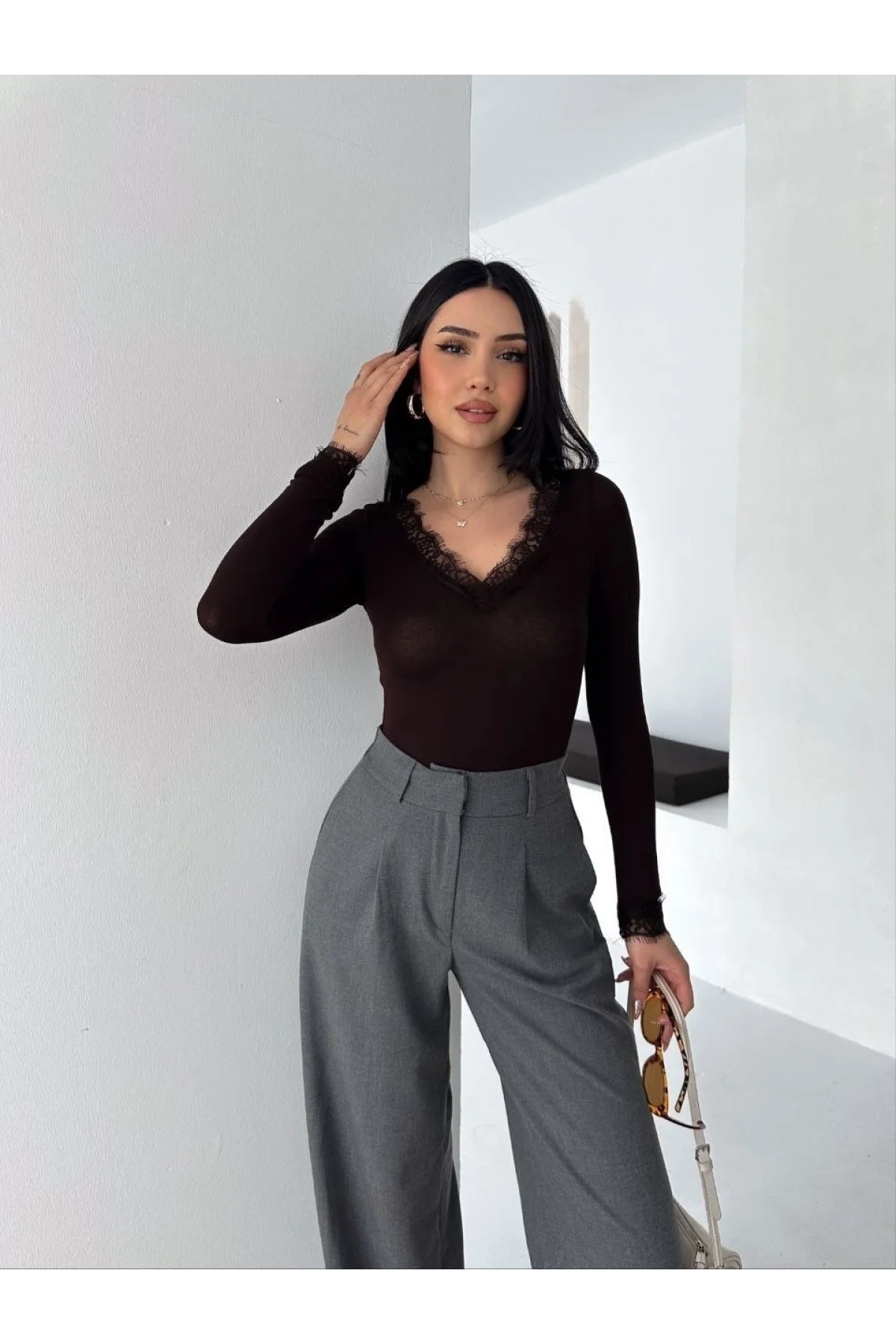 Kadın Dantel Detaylı V Yaka Arkası V Yaka Kaşmir Dokulu Uzun Kollu Bluz - Siyah