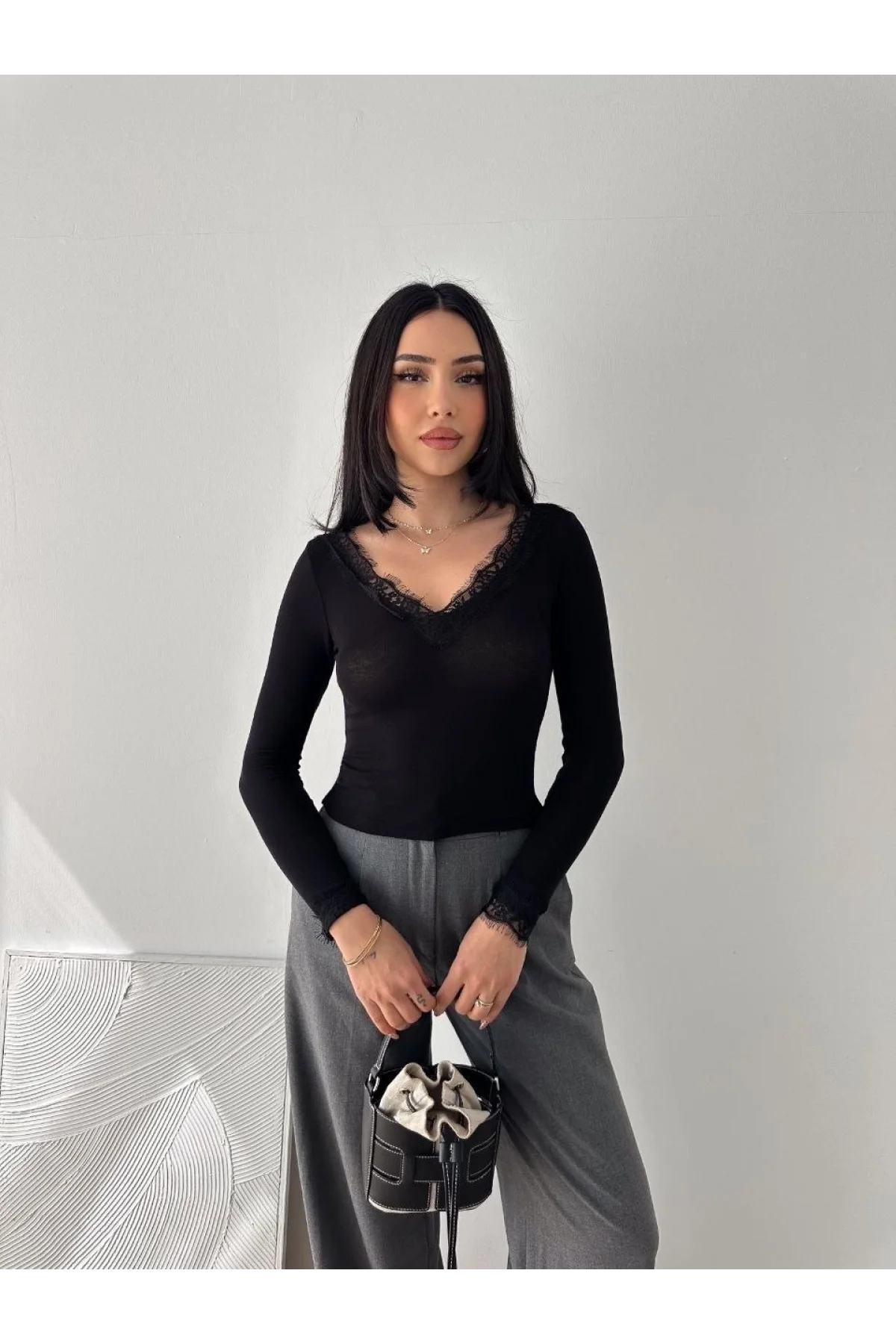 Kadın Dantel Detaylı V Yaka Arkası V Yaka Kaşmir Dokulu Uzun Kollu Bluz - Siyah