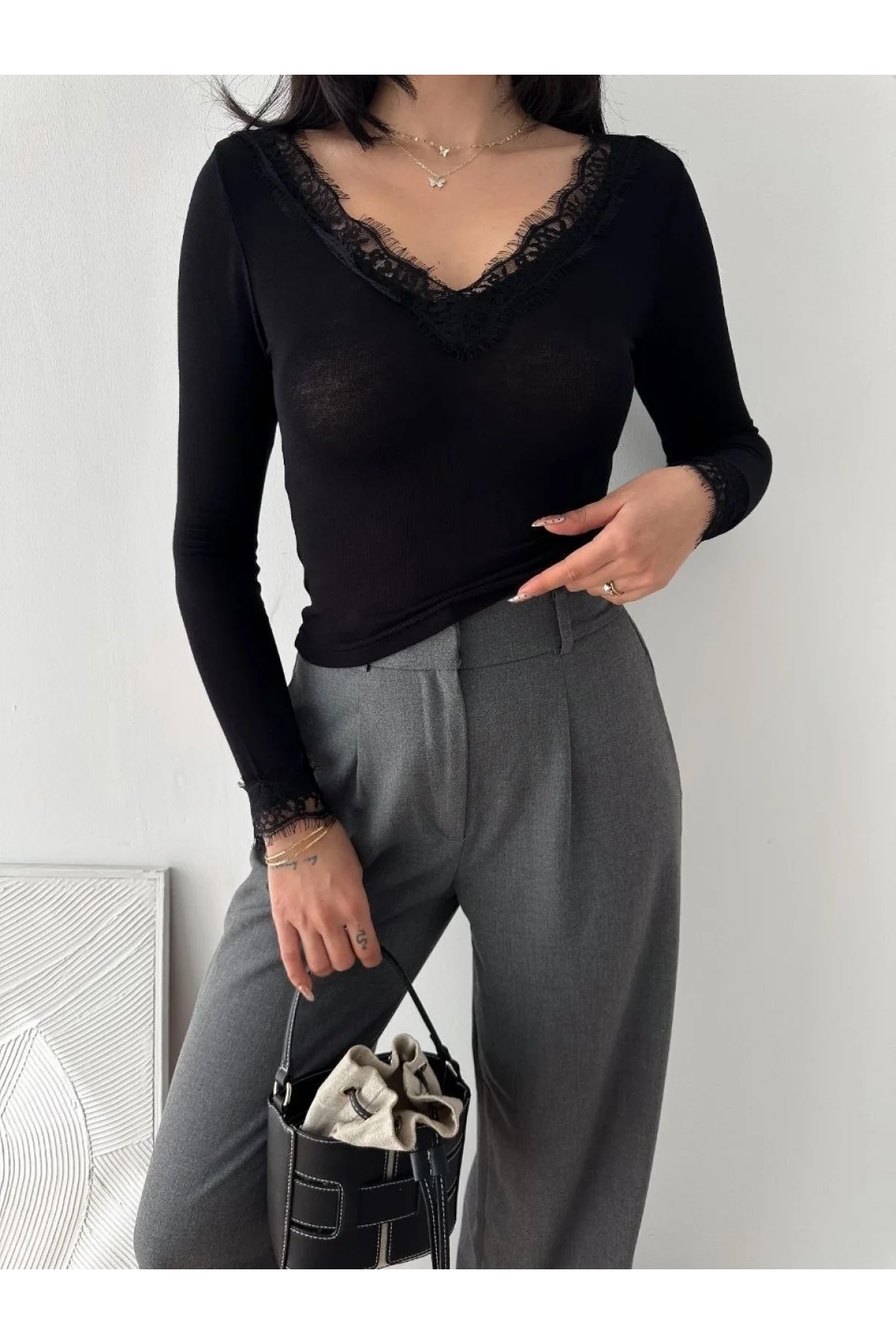 Kadın Dantel Detaylı V Yaka Arkası V Yaka Kaşmir Dokulu Uzun Kollu Bluz - Siyah