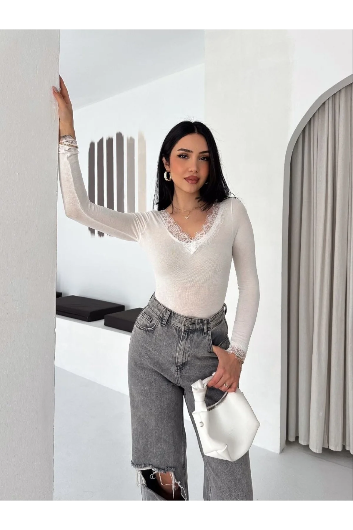 Kadın Dantel Detaylı V Yaka Arkası V Yaka Kaşmir Dokulu Uzun Kollu Bluz - Beyaz