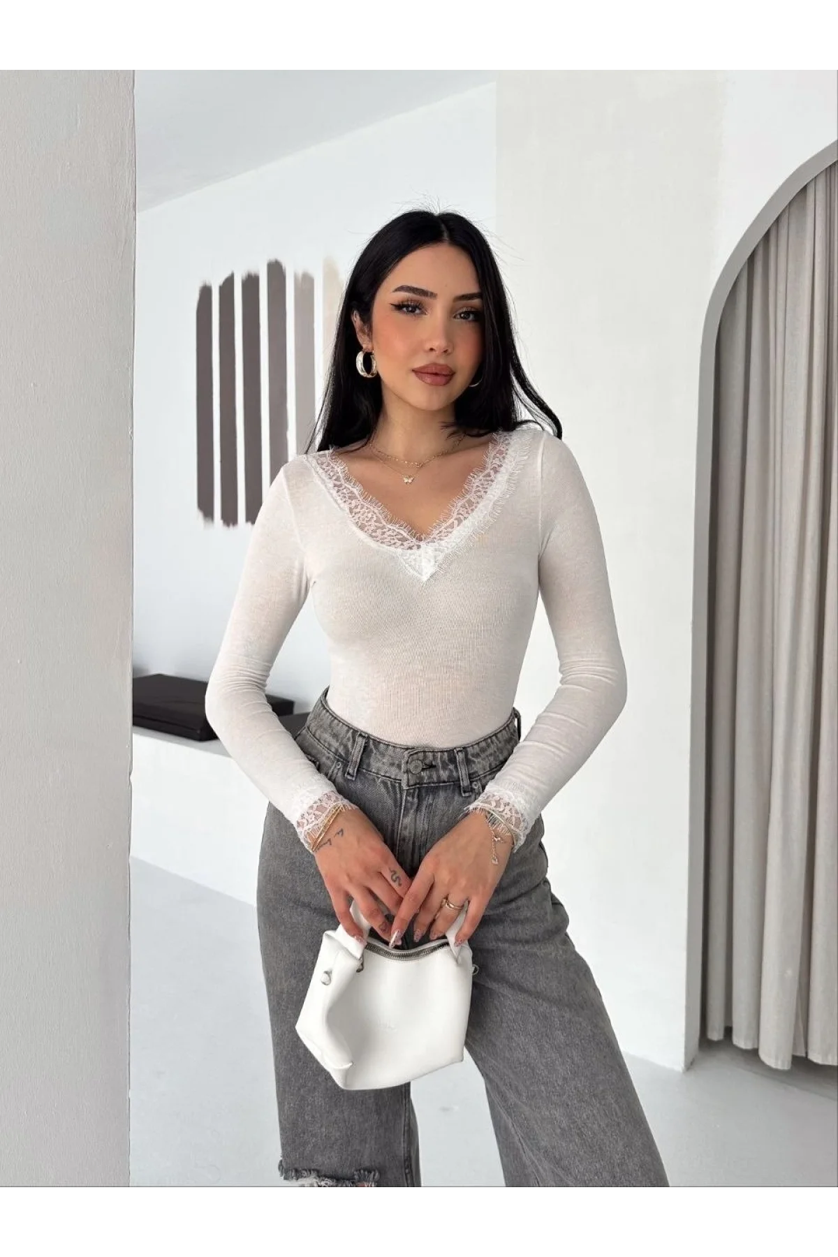 Kadın Dantel Detaylı V Yaka Arkası V Yaka Kaşmir Dokulu Uzun Kollu Bluz - Beyaz