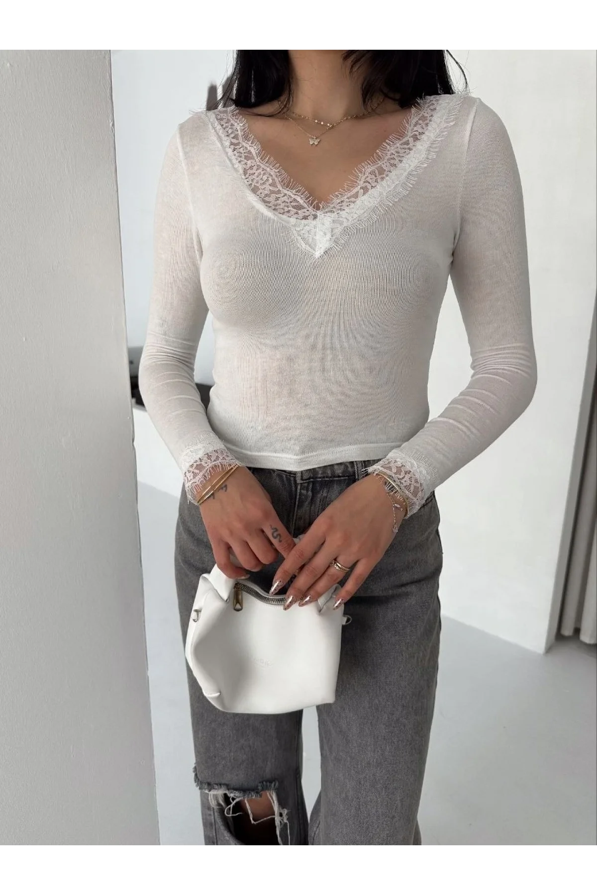 Kadın Dantel Detaylı V Yaka Arkası V Yaka Kaşmir Dokulu Uzun Kollu Bluz - Beyaz