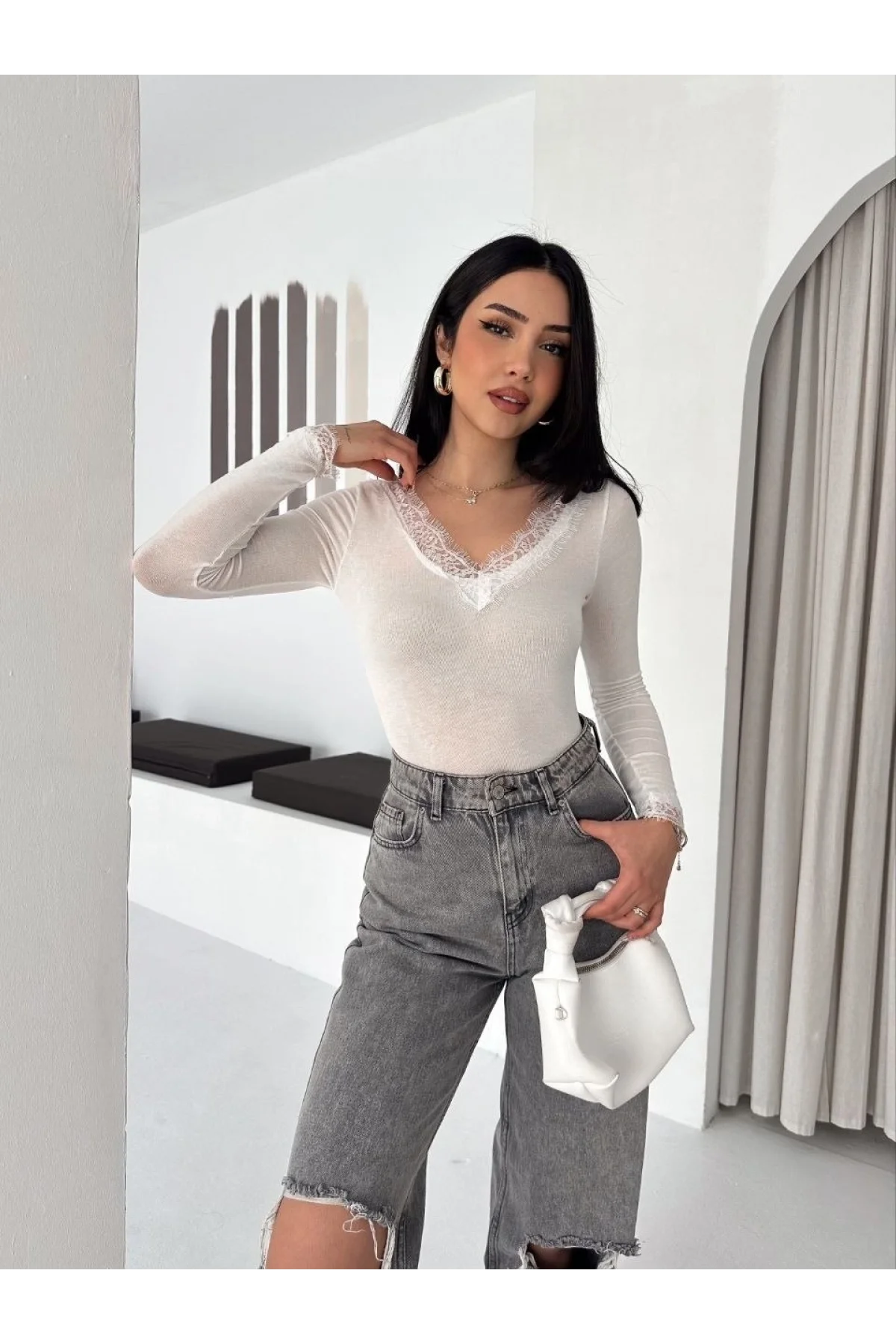 Kadın Dantel Detaylı V Yaka Arkası V Yaka Kaşmir Dokulu Uzun Kollu Bluz - Beyaz