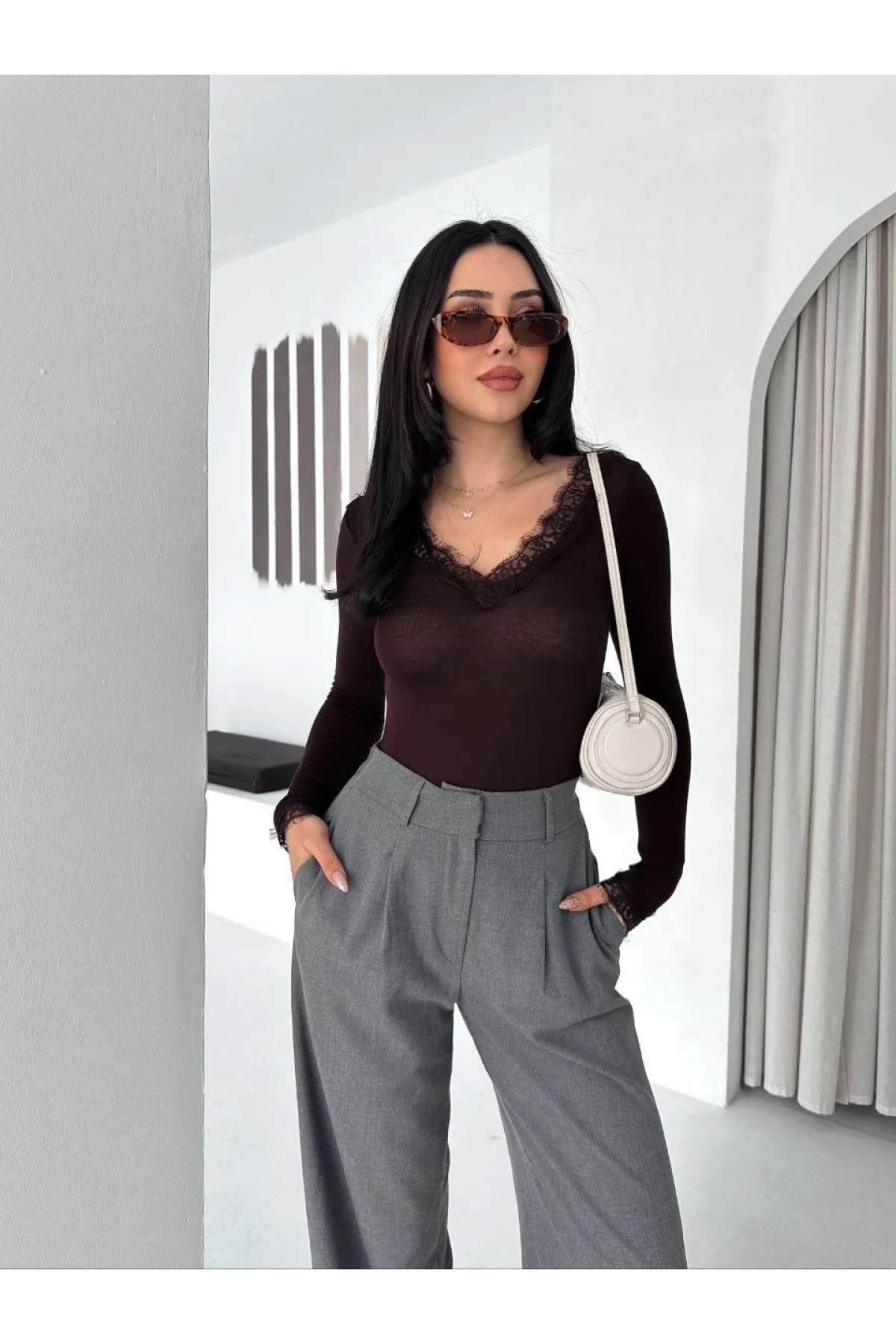 Kadın Dantel Detaylı V Yaka Arkası V Yaka Kaşmir Dokulu Uzun Kollu Bluz - Vişne Çürüğü