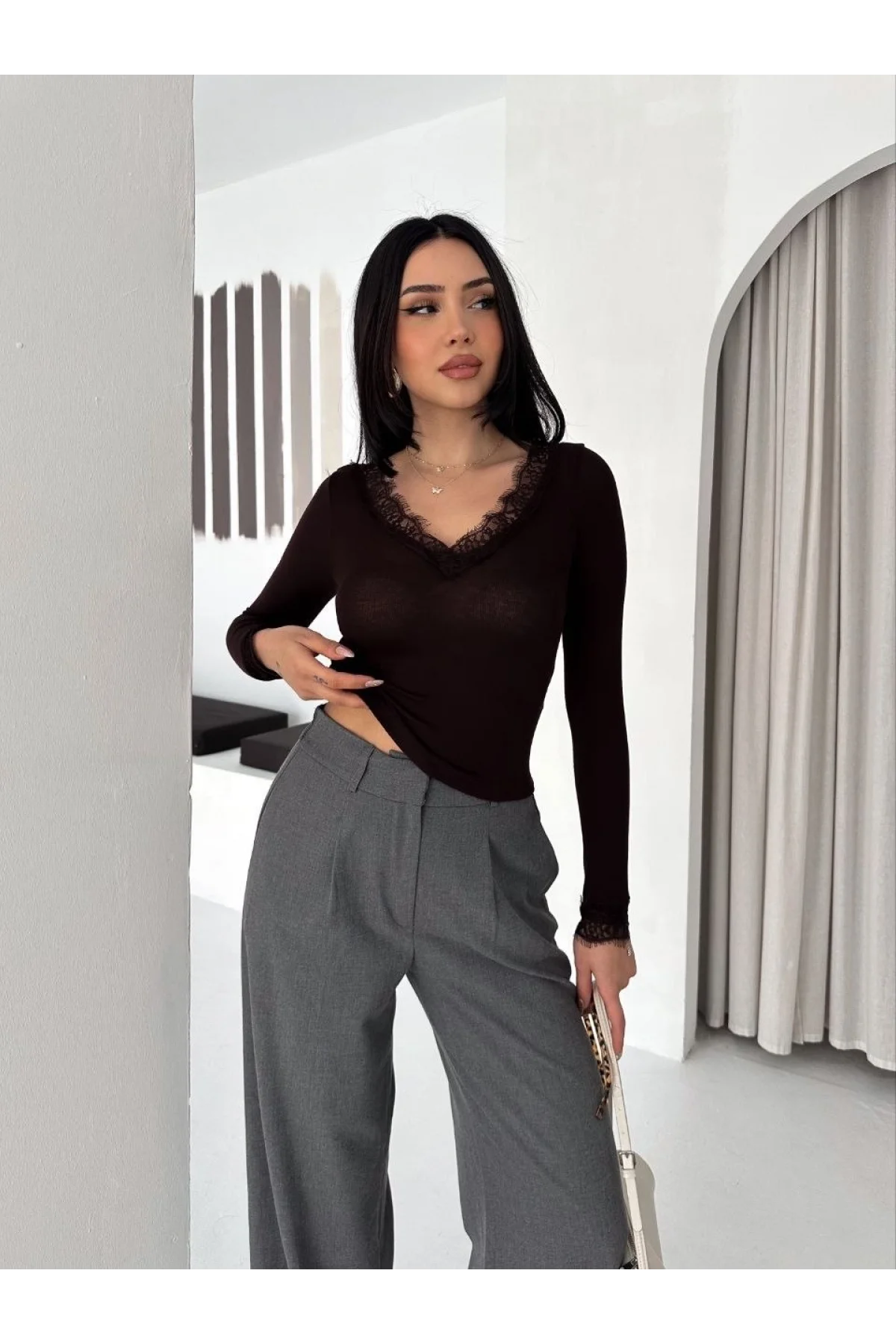 Kadın Dantel Detaylı V Yaka Arkası V Yaka Kaşmir Dokulu Uzun Kollu Bluz - Vişne Çürüğü