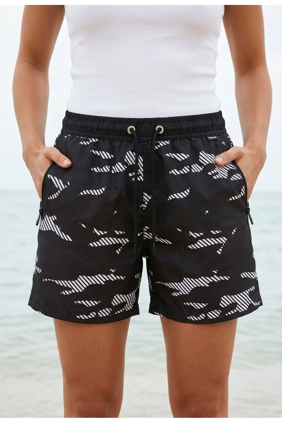 Kadın Deniz Şortu Fermuarlı Cepli File Astarlı Hızlı Kuruyan Premium - Siyah