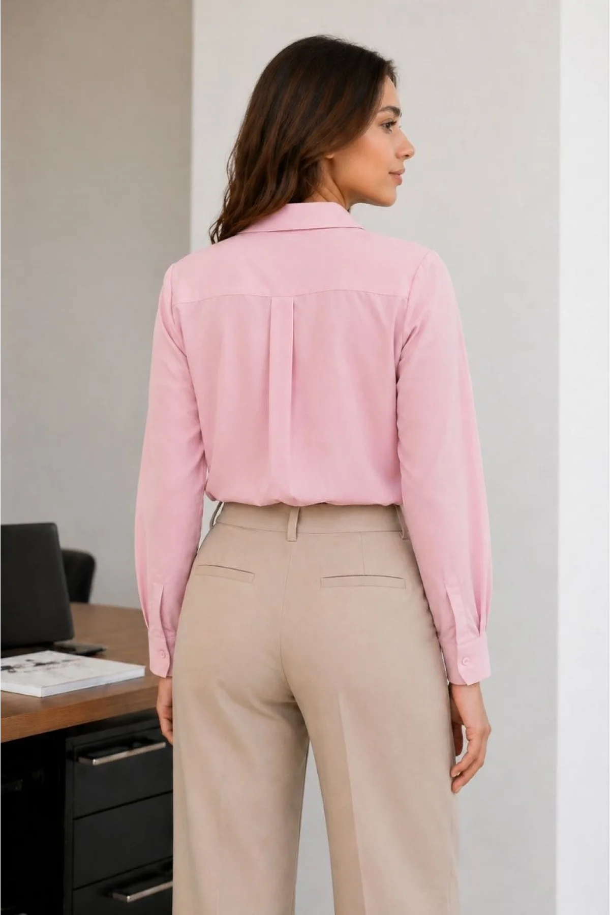 Kadın Uzun Kol Gömlek Düğmeli Klasik Yaka Günlük ve Ofis Şıklığına uygun - Toz Pembe