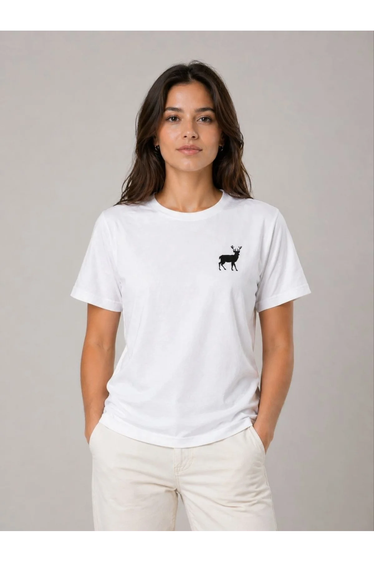 Kadın Minimal Geyik Logolu Tişört Bisiklet Yaka Kısa kol Yazlık T-Shirt - Beyaz