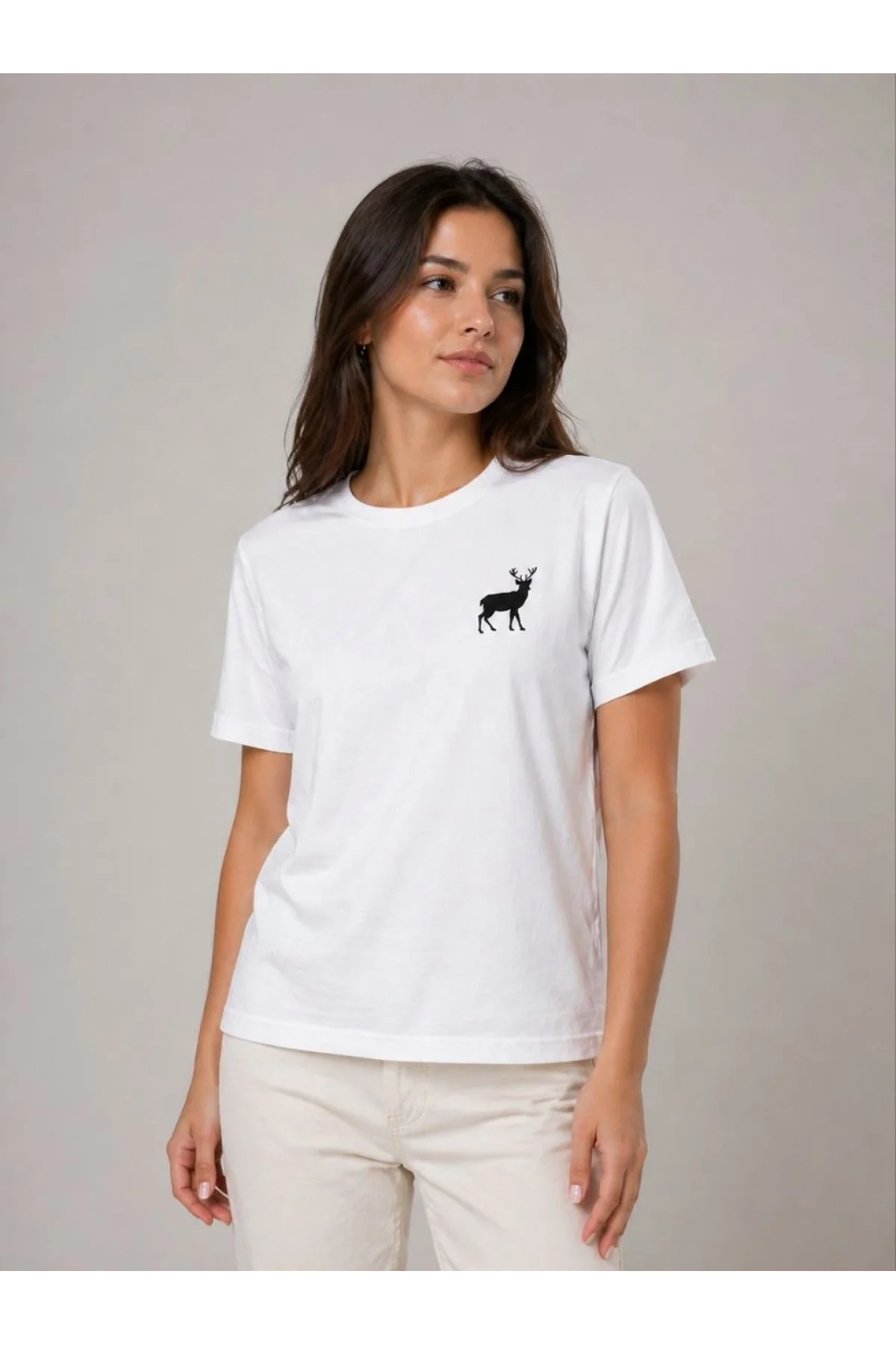 Kadın Minimal Geyik Logolu Tişört Bisiklet Yaka Kısa kol Yazlık T-Shirt - Beyaz