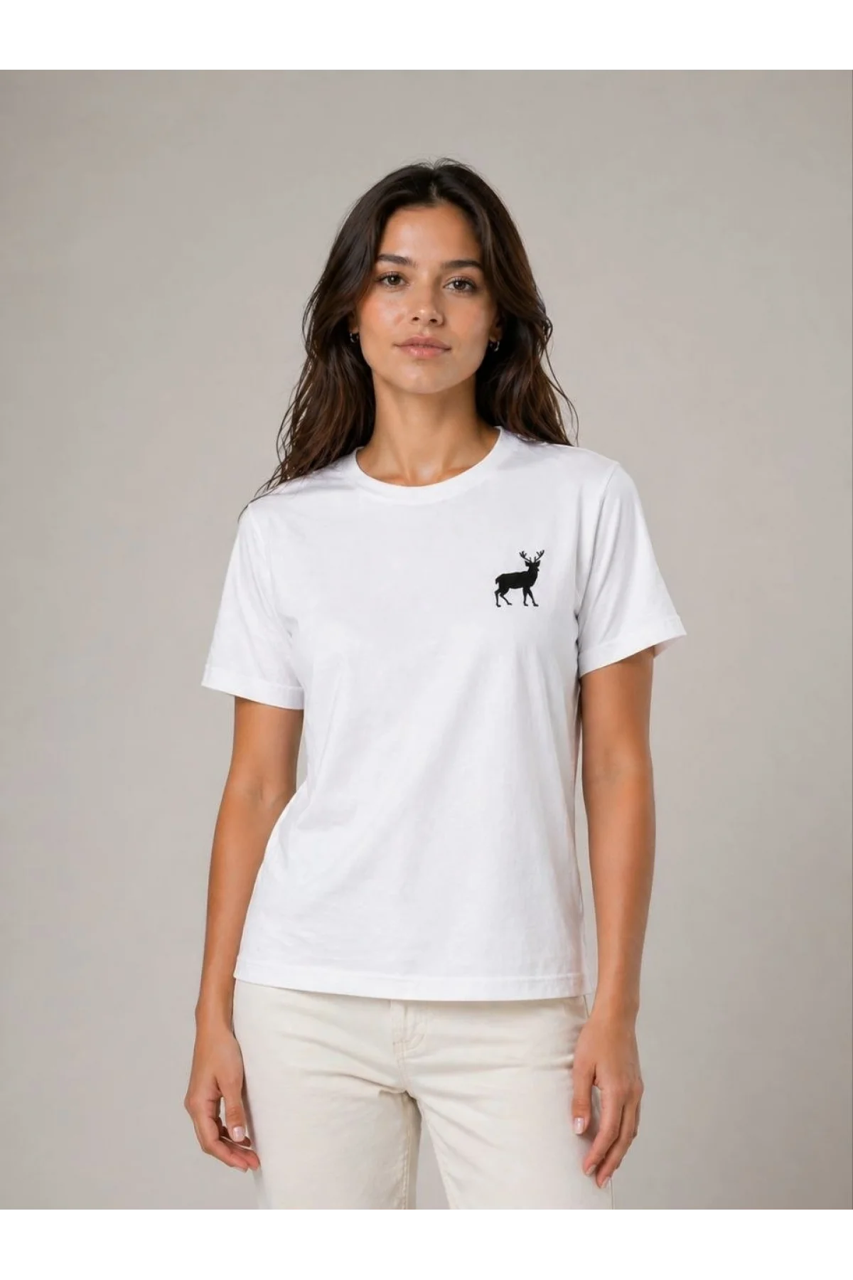 Kadın Minimal Geyik Logolu Tişört Bisiklet Yaka Kısa kol Yazlık T-Shirt - Beyaz