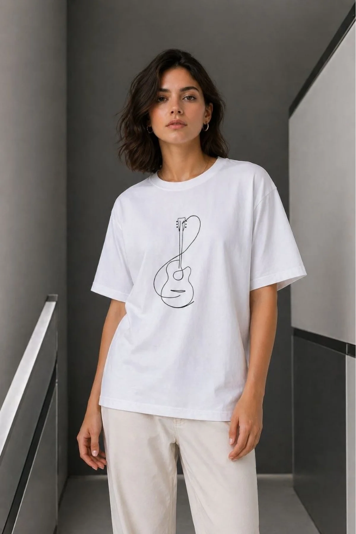 Kadın Minimal Gitar Baskılı Tişört T-Shirt Yazlık Kısa Kol Bisiklet Yaka T-Shirt  - Beyaz