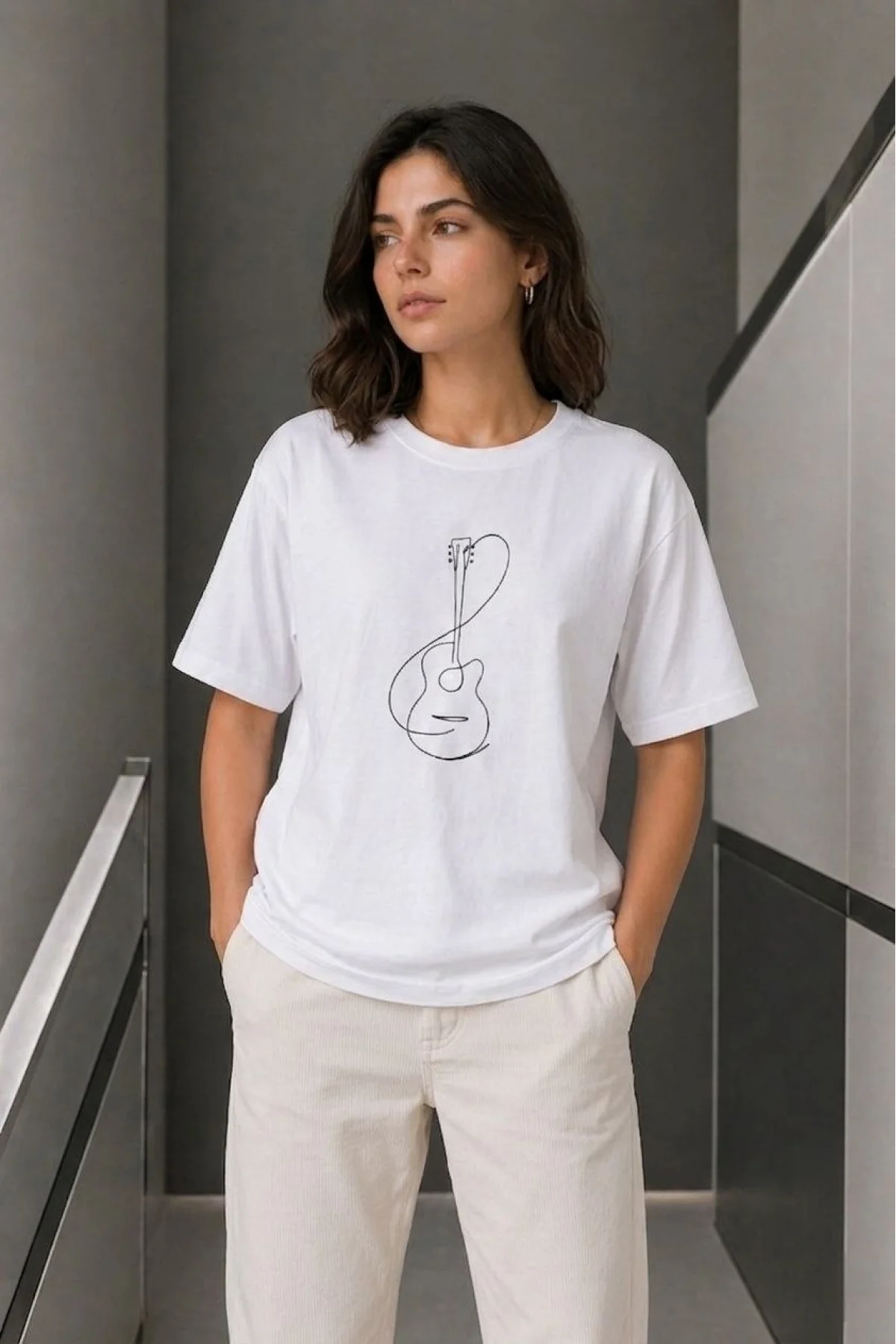 Kadın Minimal Gitar Baskılı Tişört T-Shirt Yazlık Kısa Kol Bisiklet Yaka T-Shirt  - Beyaz