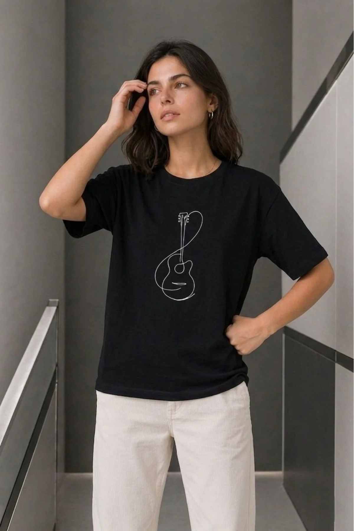 Kadın Minimal Gitar Baskılı Tişört T-Shirt Yazlık Kısa Kol Bisiklet Yaka T-Shirt - Siyah