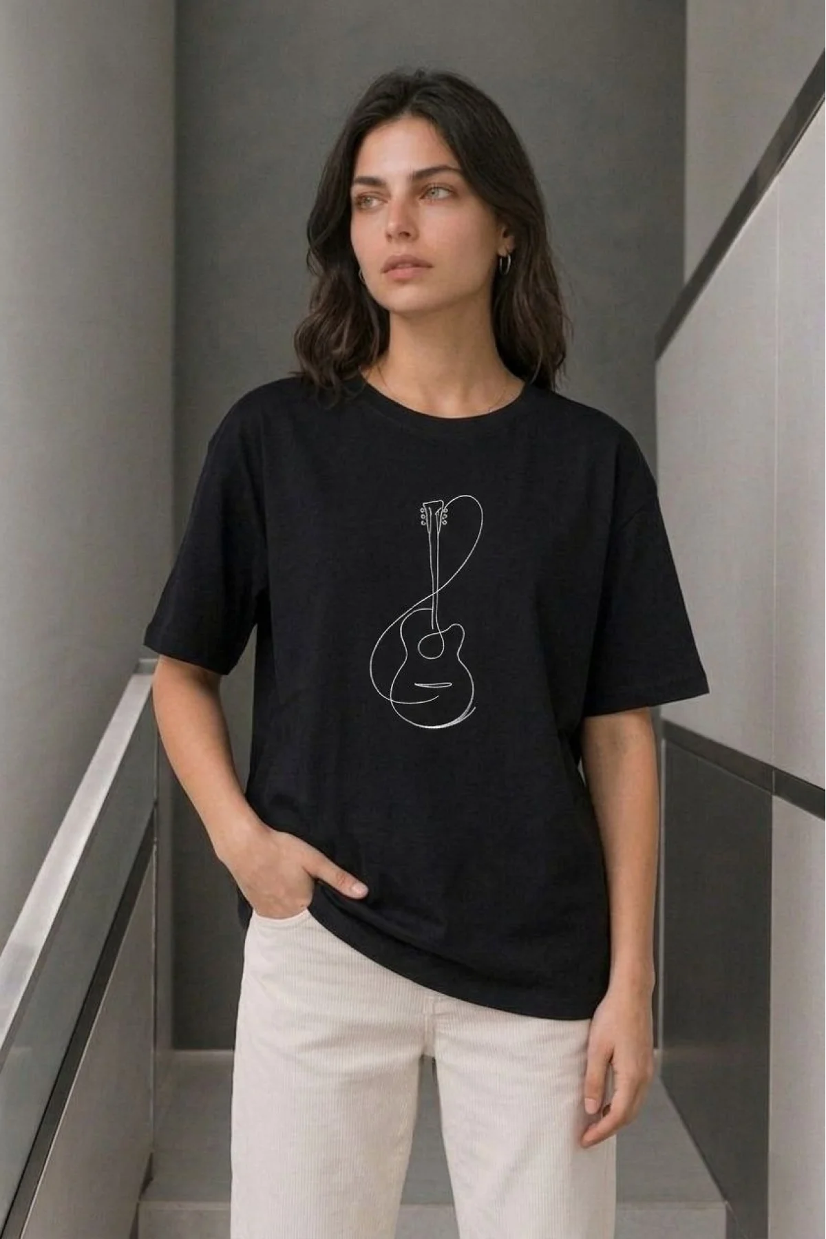 Kadın Minimal Gitar Baskılı Tişört T-Shirt Yazlık Kısa Kol Bisiklet Yaka T-Shirt - Siyah