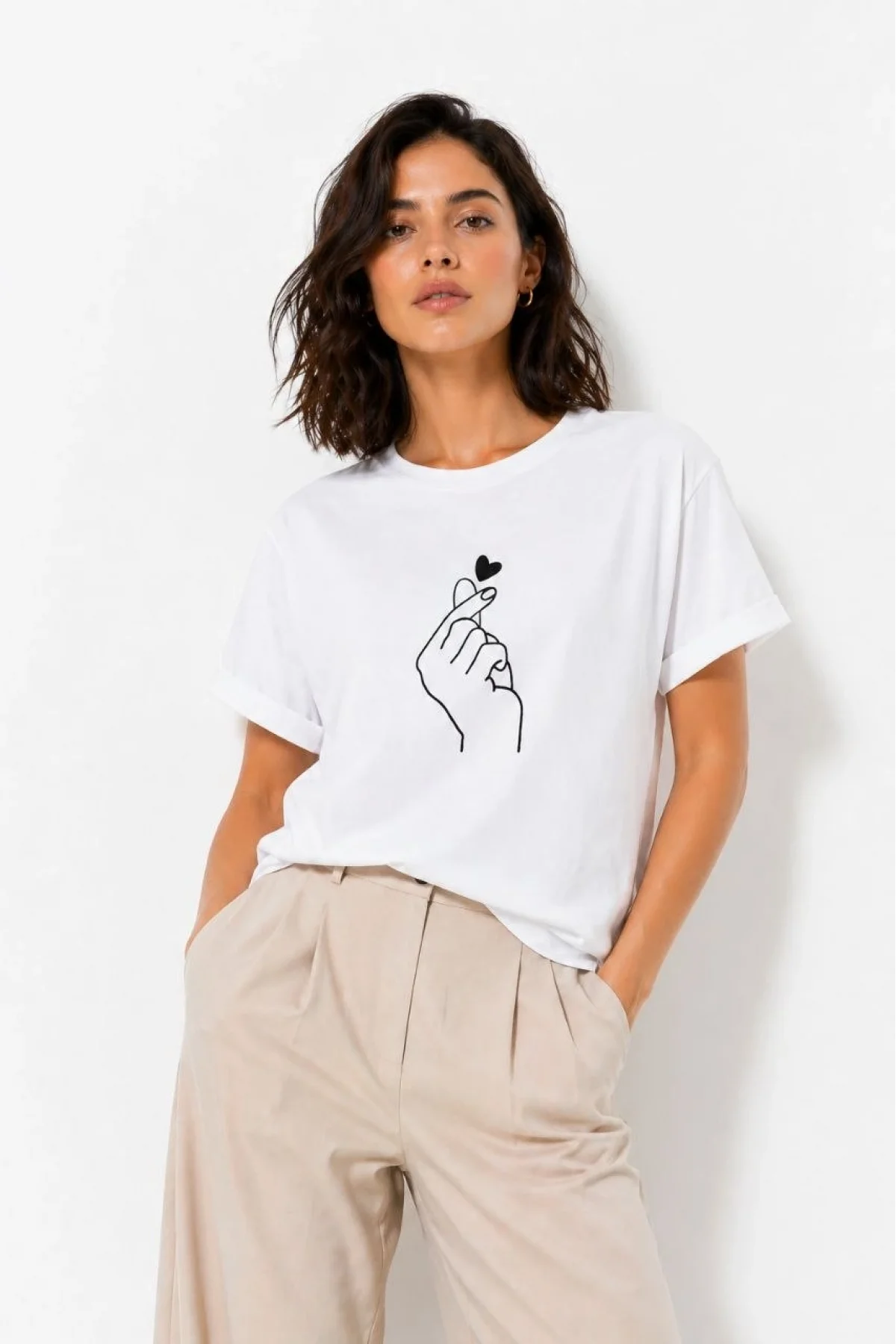 Kadın Kore Parmak Kalp Aşk Temalı Minimal Baskılı Tişört Yazlık Kısa Kol T-Shirt  - Beyaz